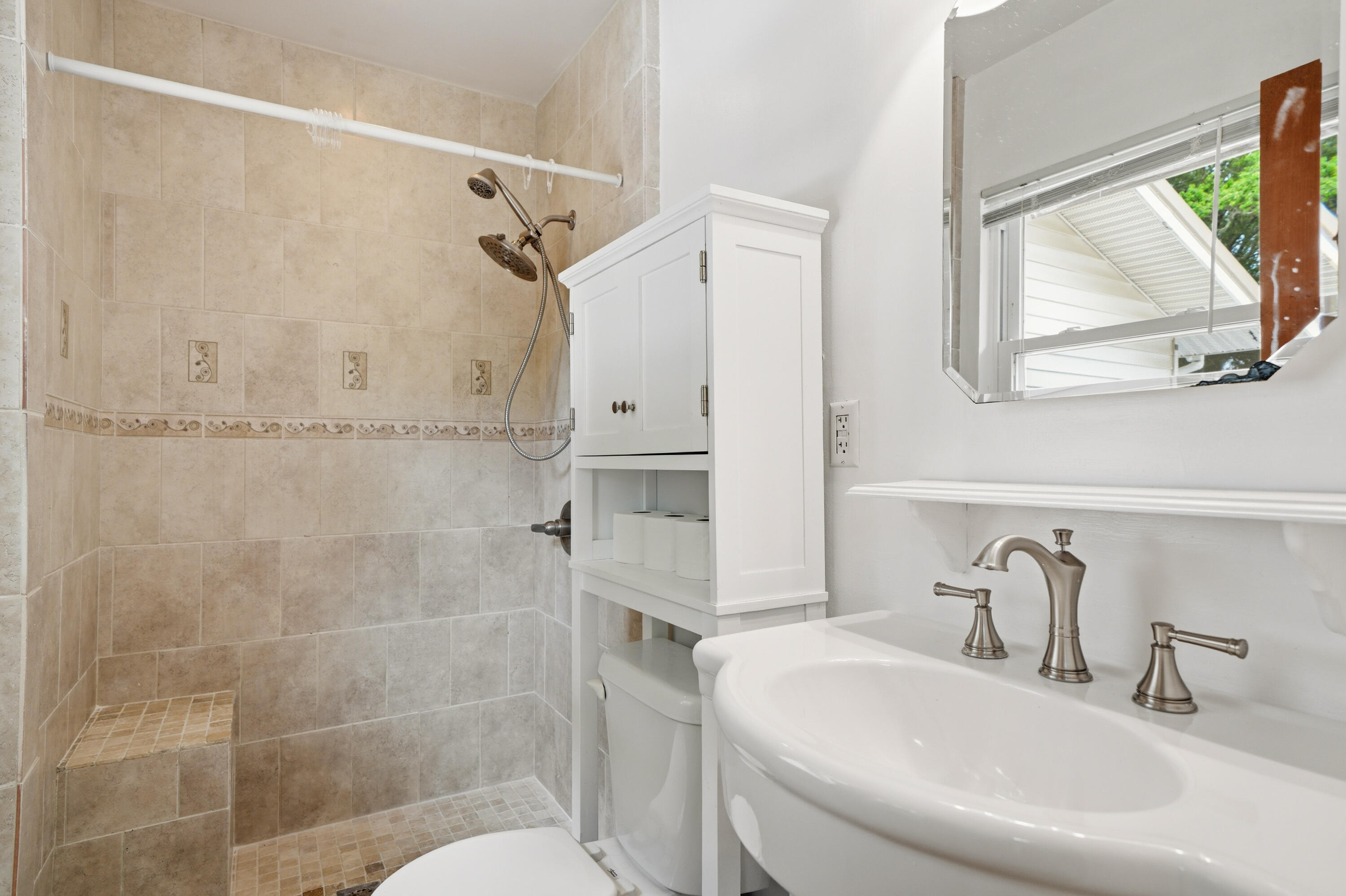 CAROL ANNE MANOR 1ST ADDN - Residential