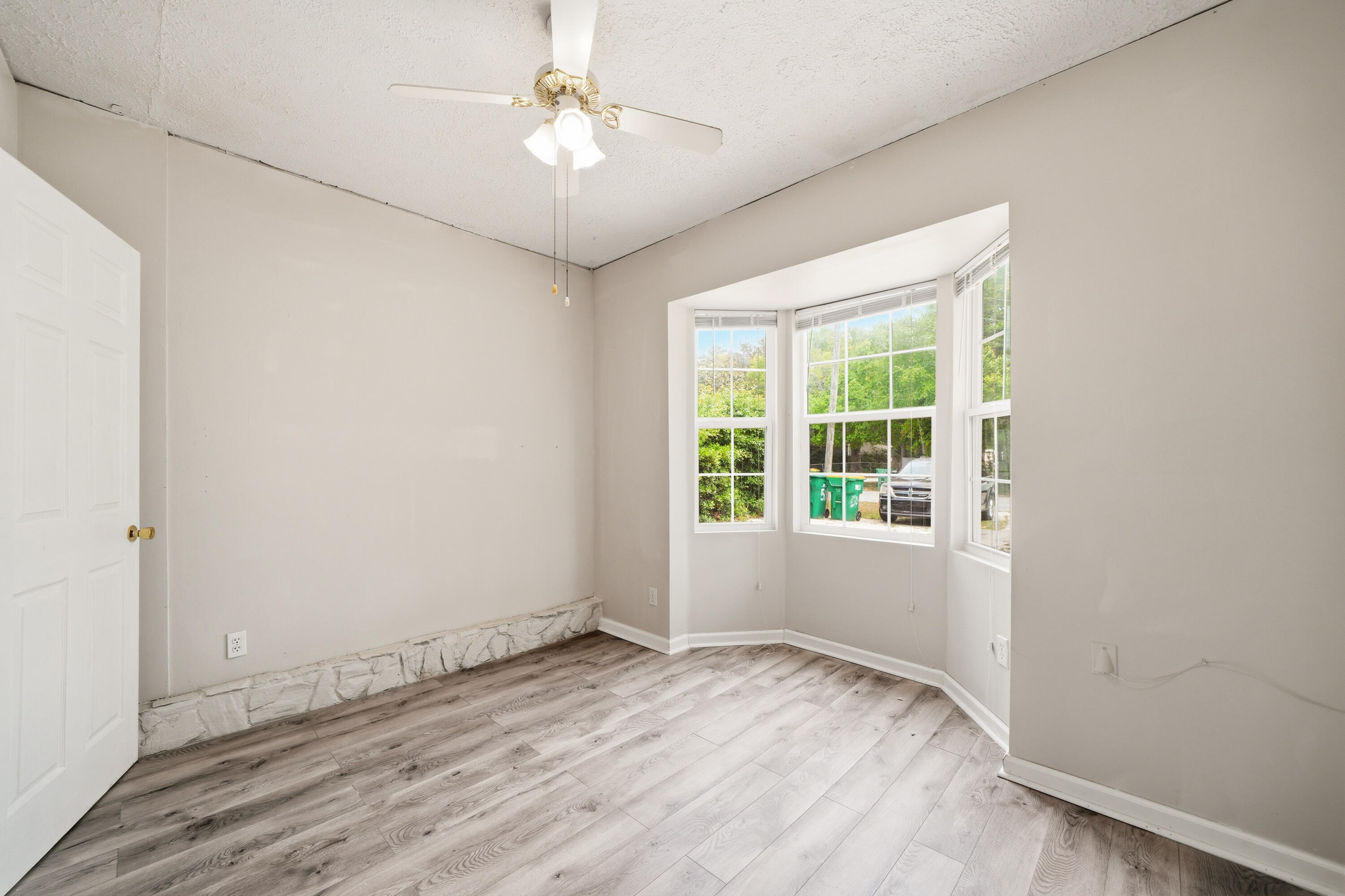 CAROL ANNE MANOR 1ST ADDN - Residential