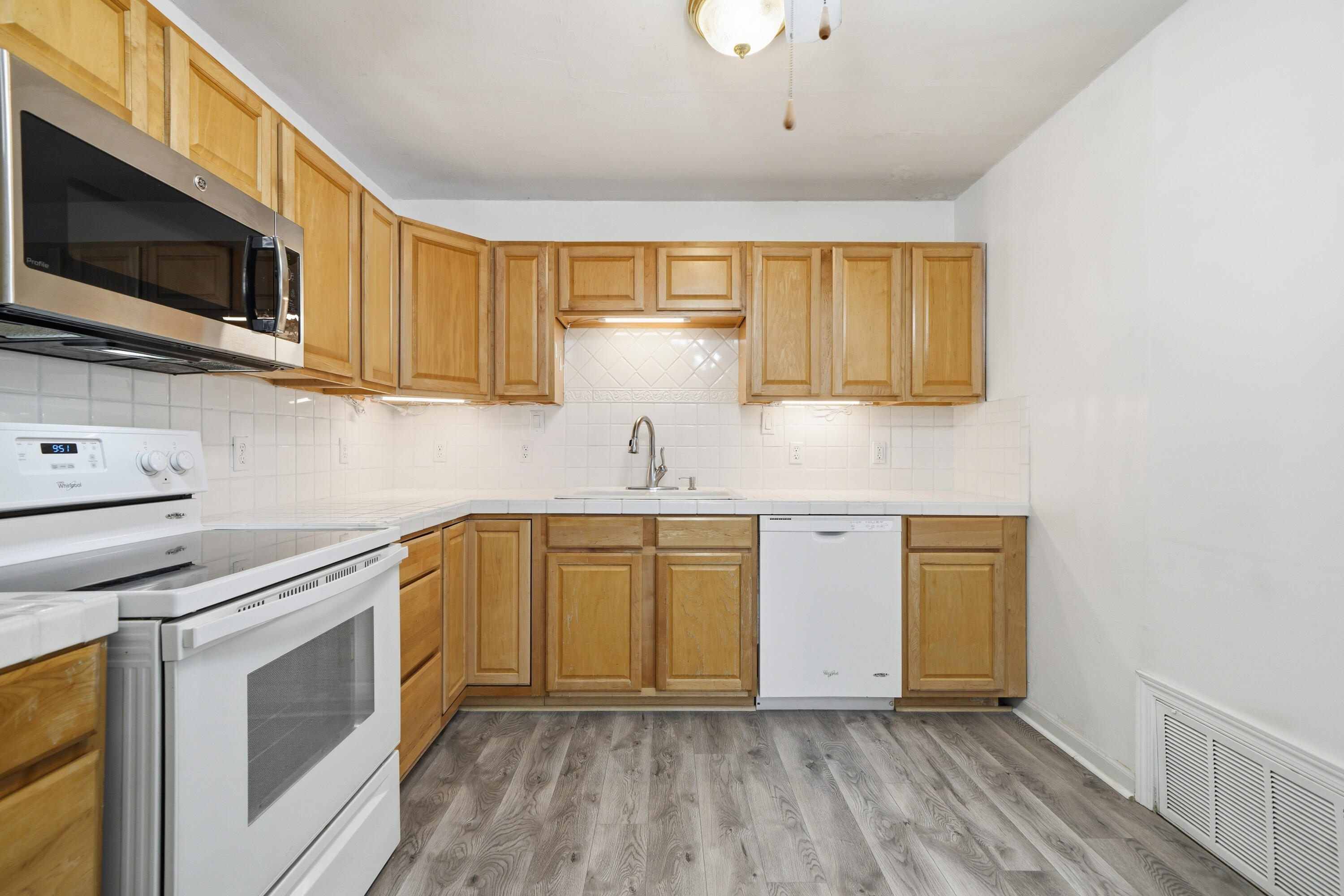 CAROL ANNE MANOR 1ST ADDN - Residential