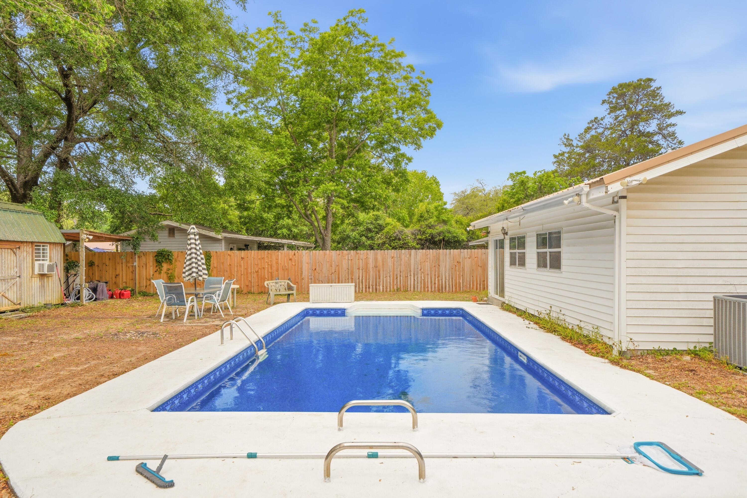 CAROL ANNE MANOR 1ST ADDN - Residential