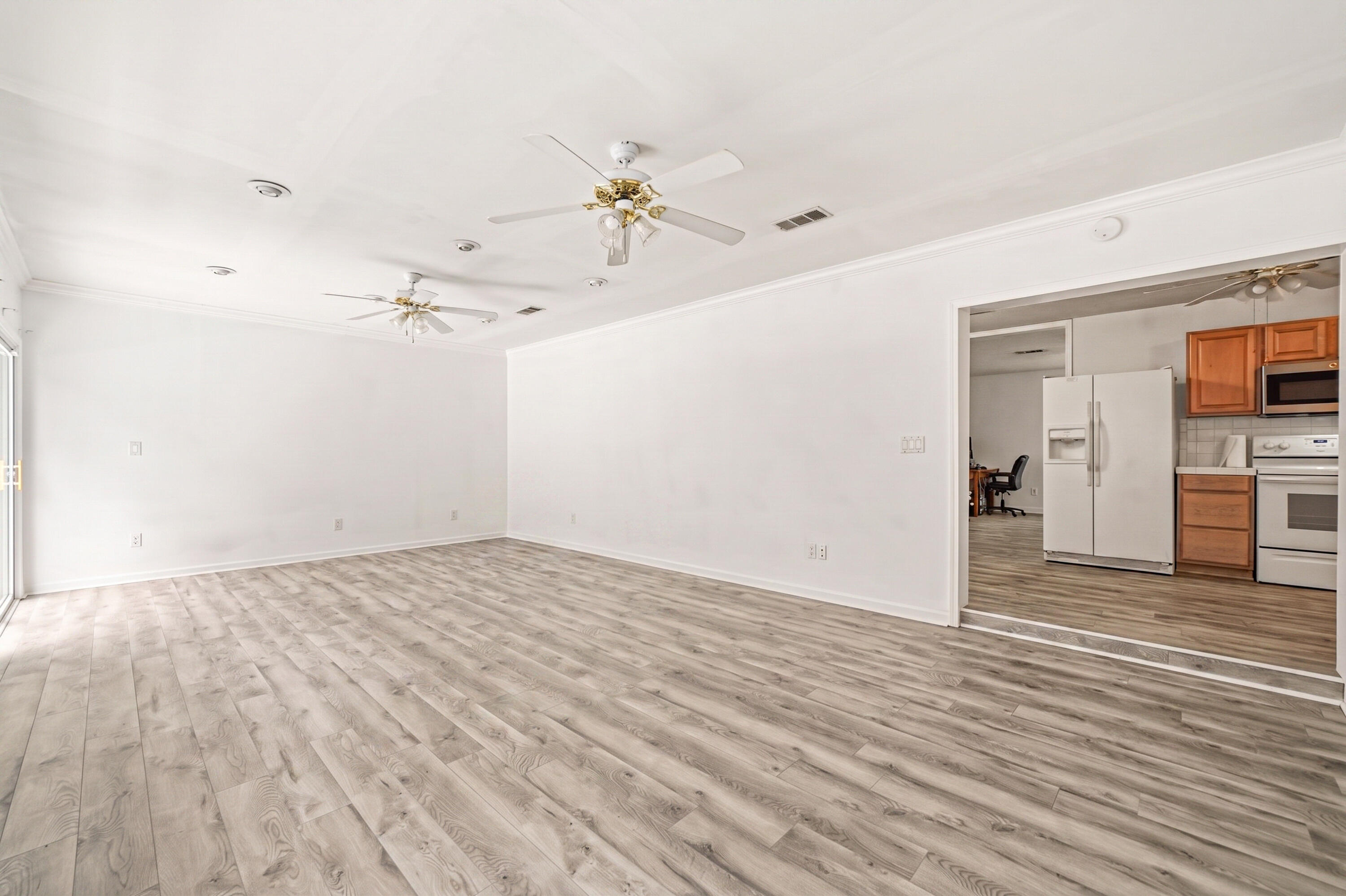 CAROL ANNE MANOR 1ST ADDN - Residential