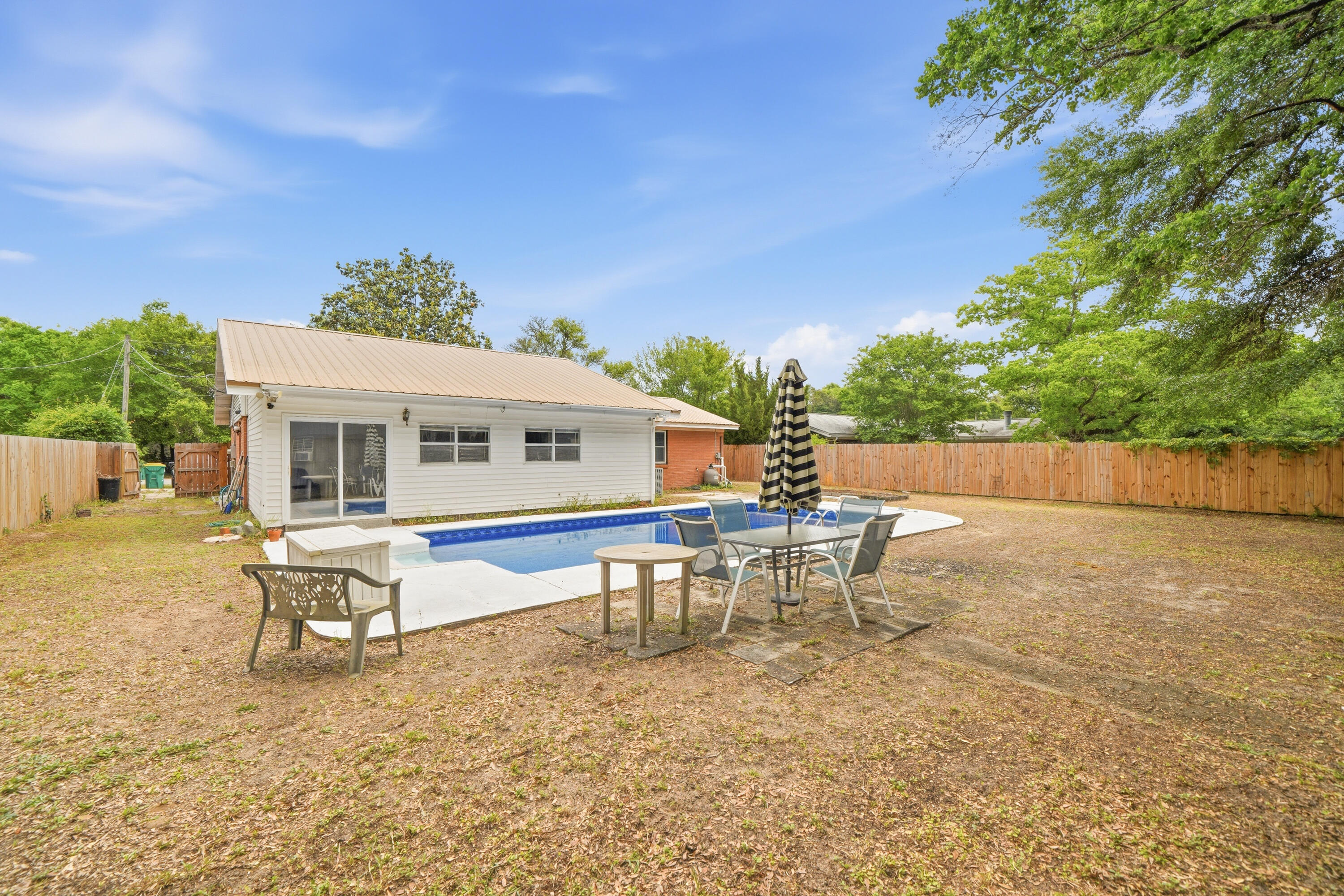 CAROL ANNE MANOR 1ST ADDN - Residential