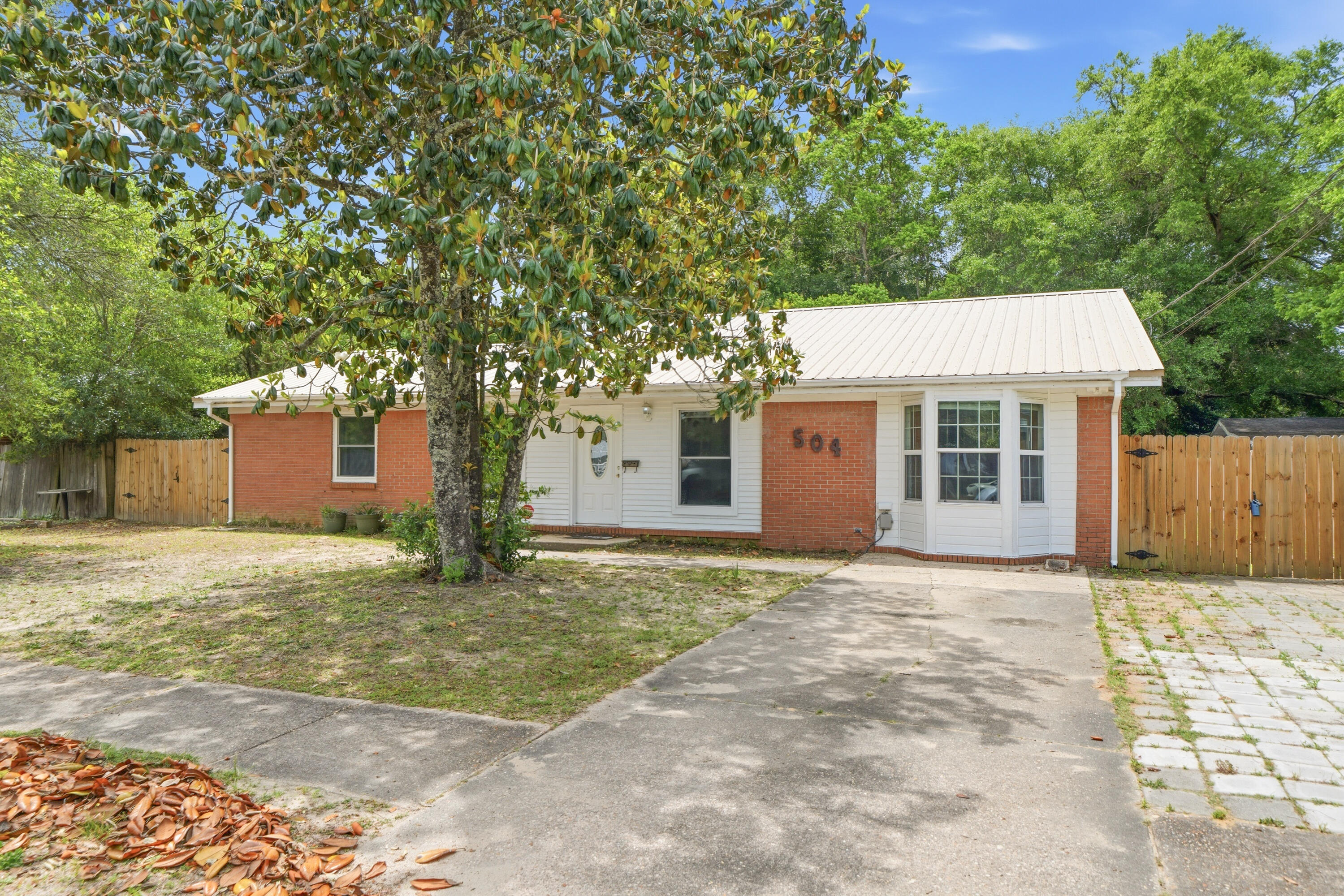 CAROL ANNE MANOR 1ST ADDN - Residential