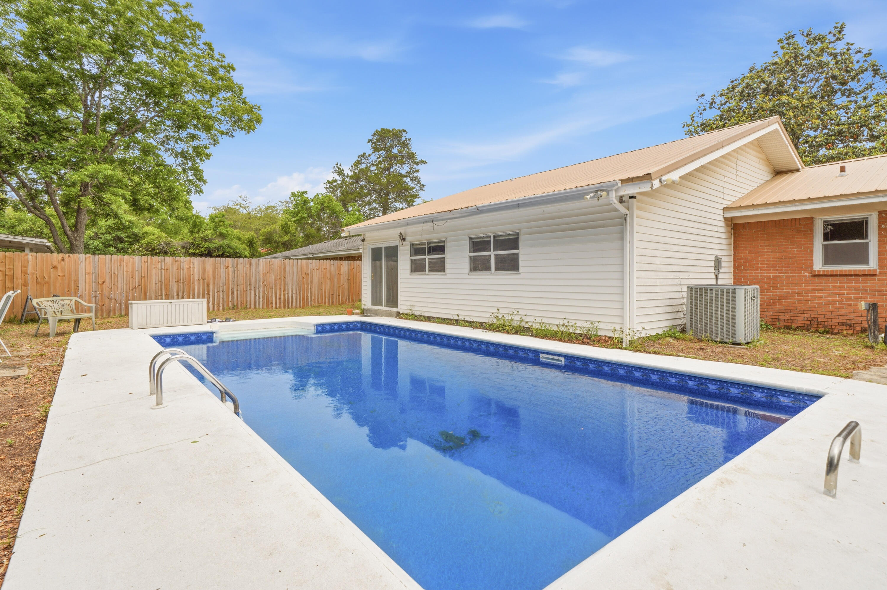 CAROL ANNE MANOR 1ST ADDN - Residential