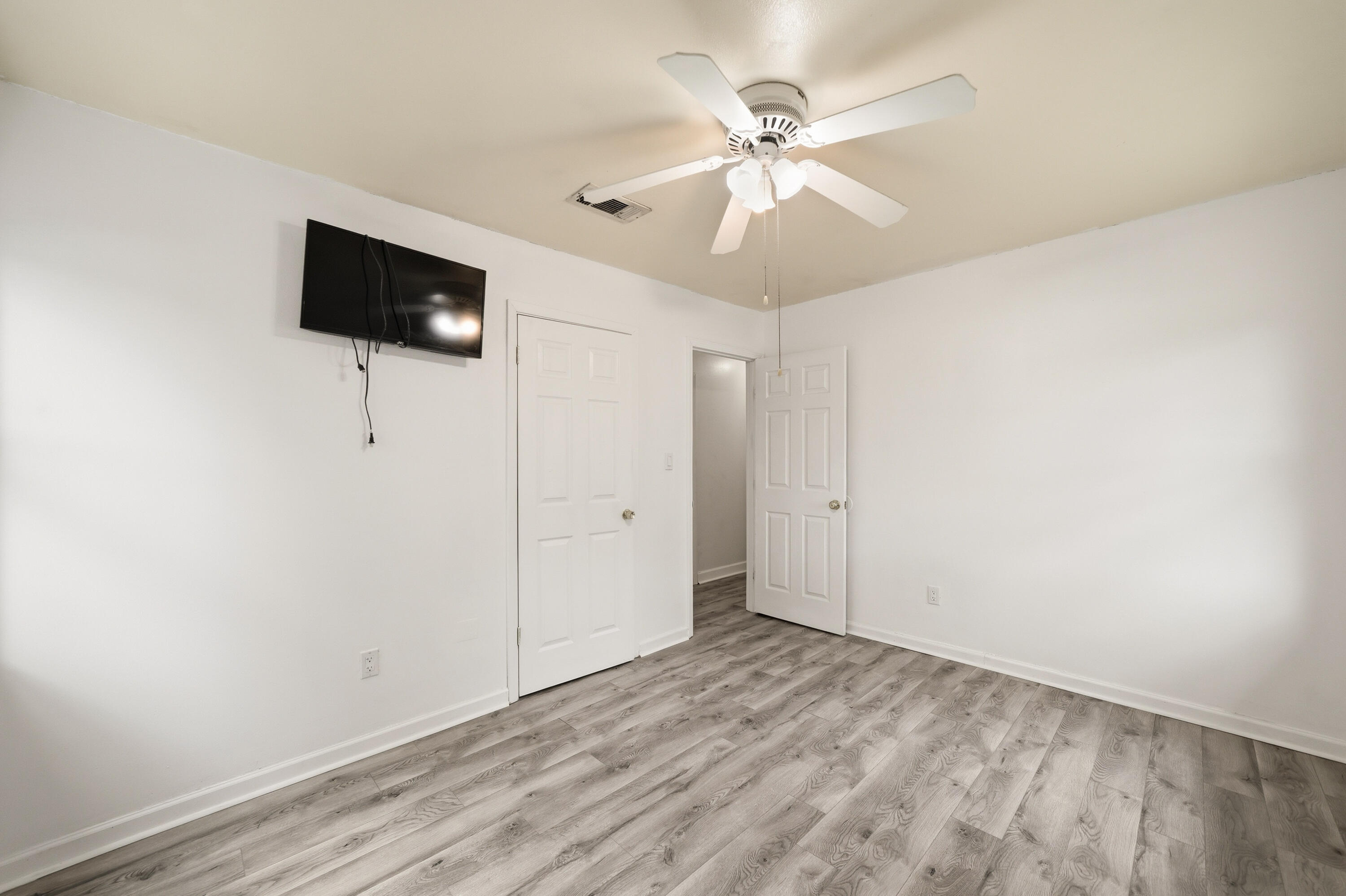 CAROL ANNE MANOR 1ST ADDN - Residential
