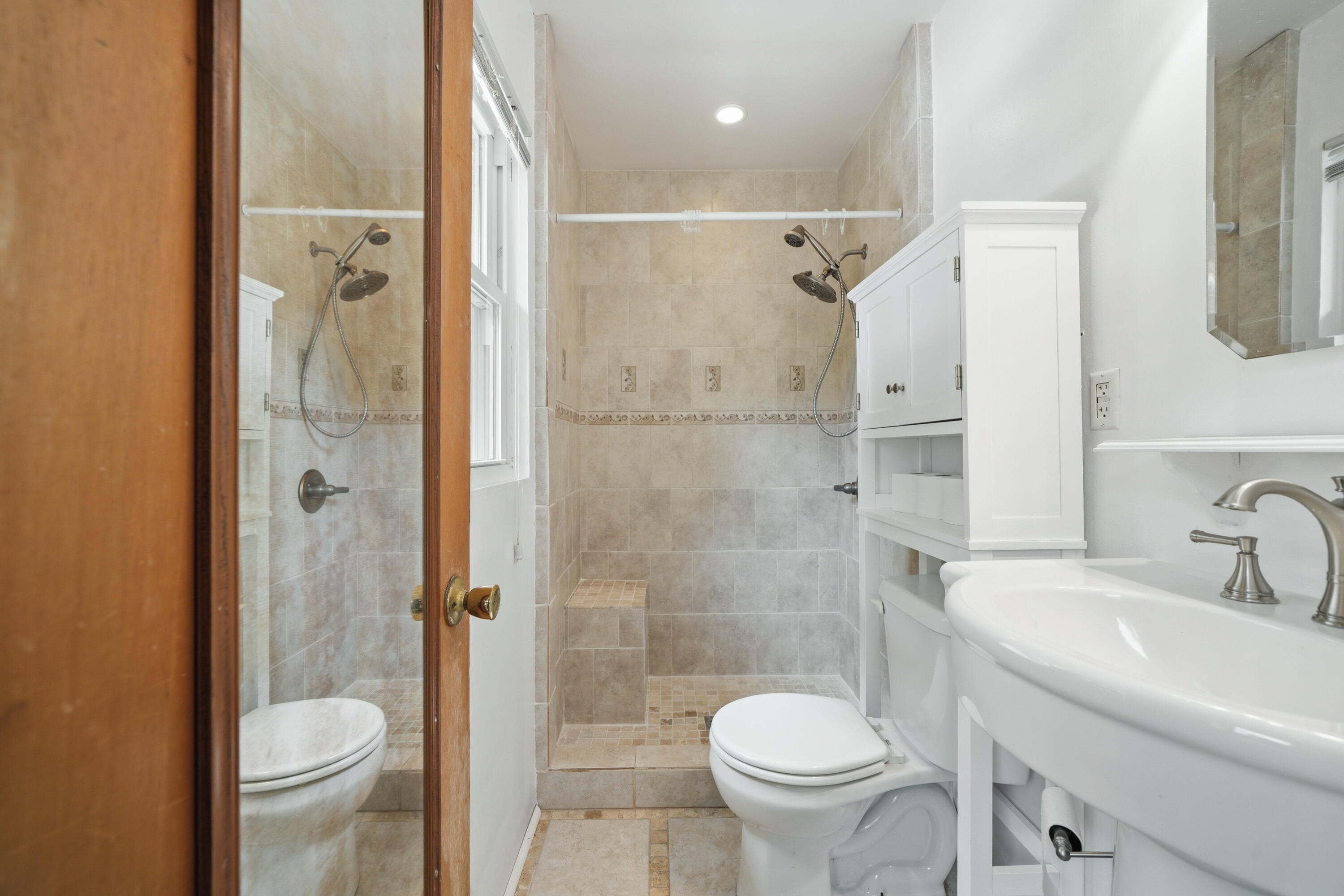 CAROL ANNE MANOR 1ST ADDN - Residential