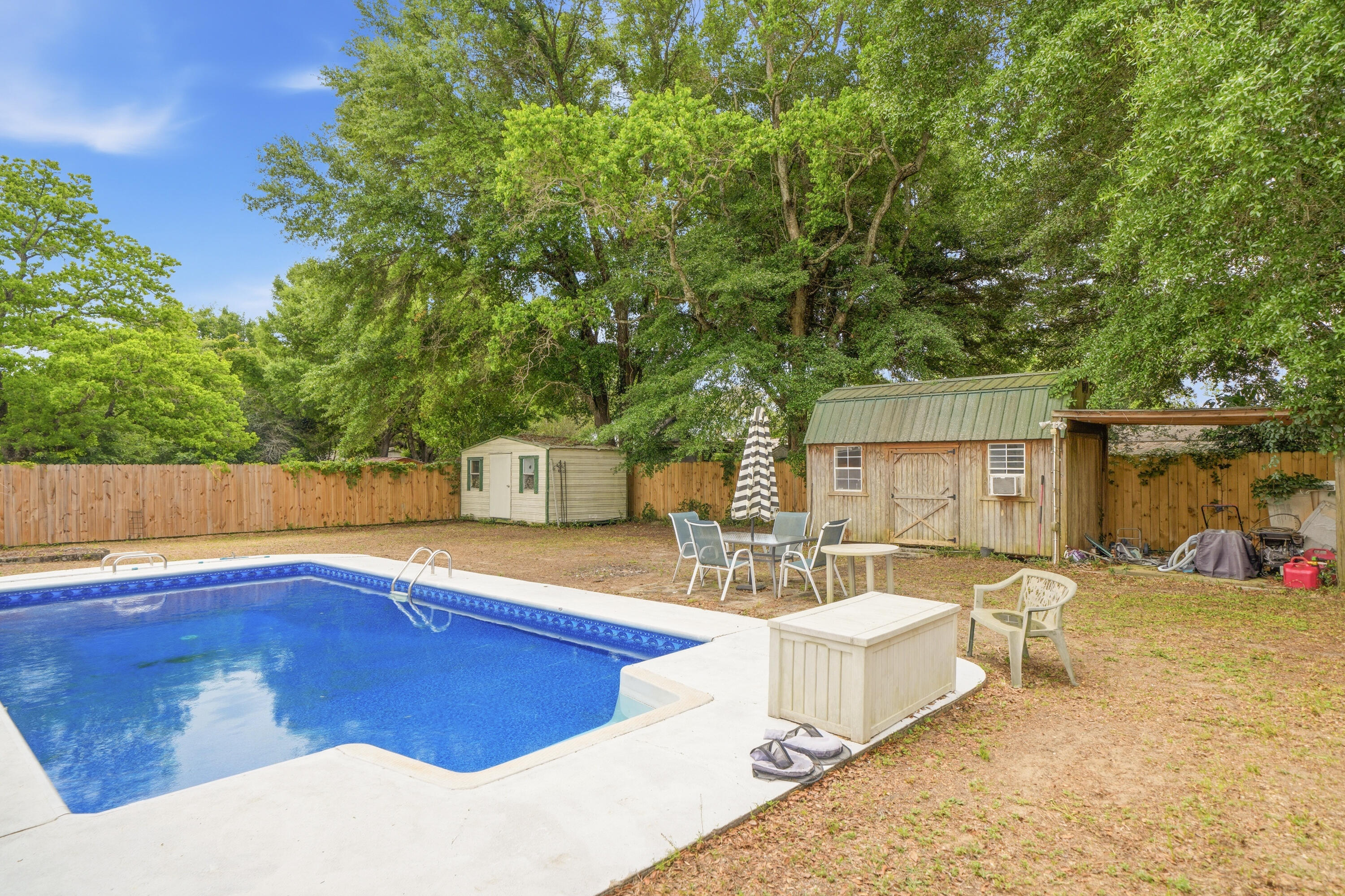 CAROL ANNE MANOR 1ST ADDN - Residential
