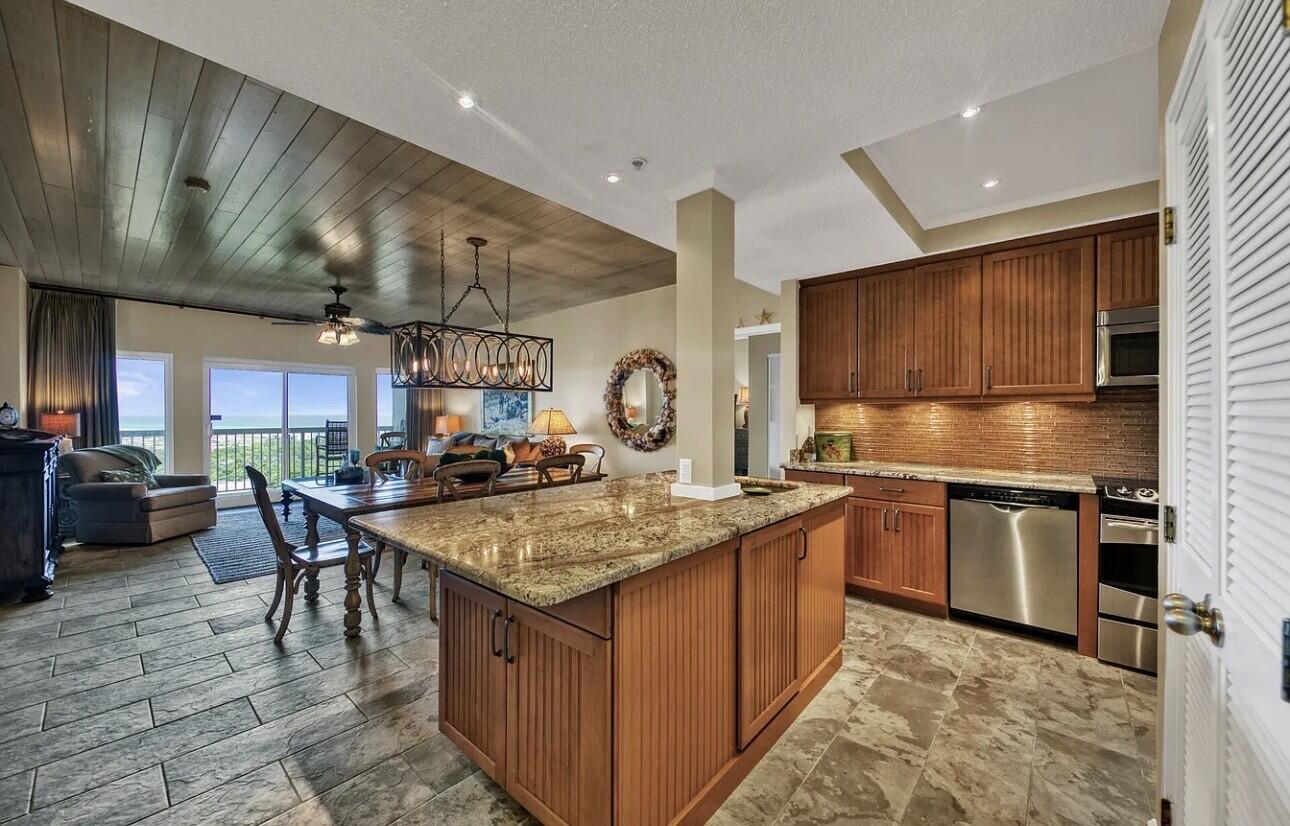 SUMMIT AT TOPS'L (THE) - Residential