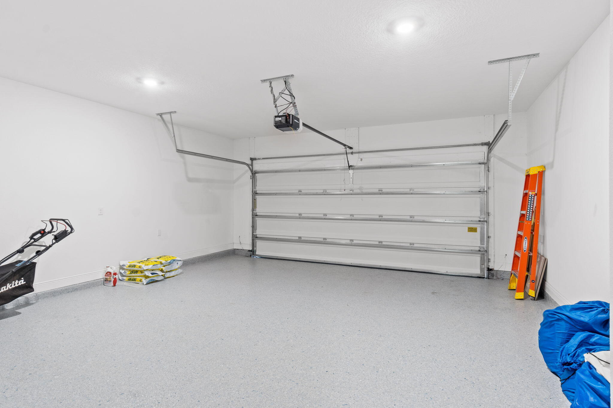 TIERRA VERDE - Residential