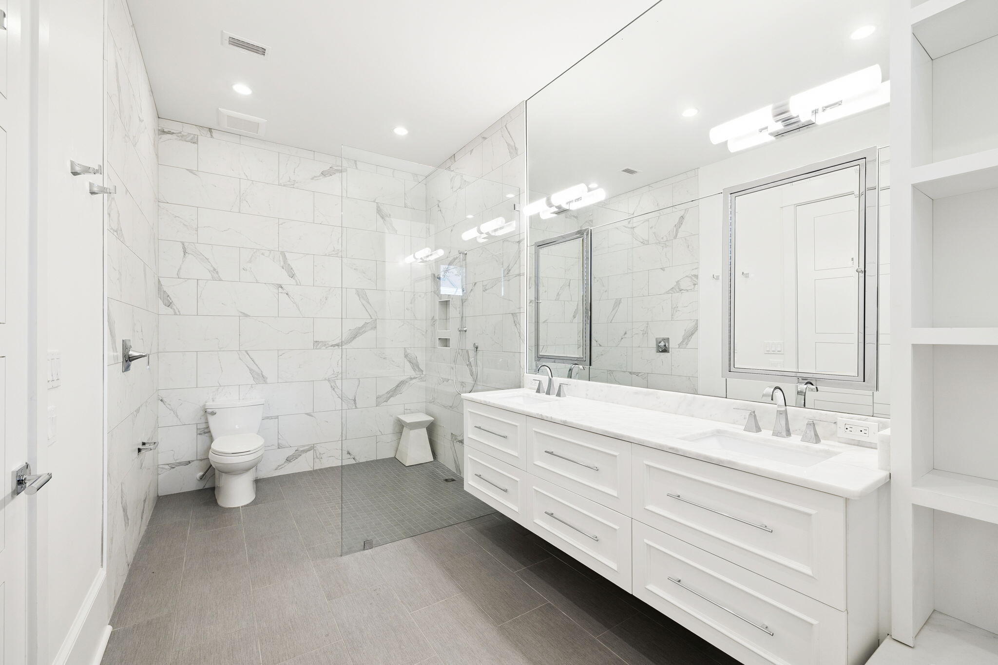 CHURCHILL OAKS - Residential