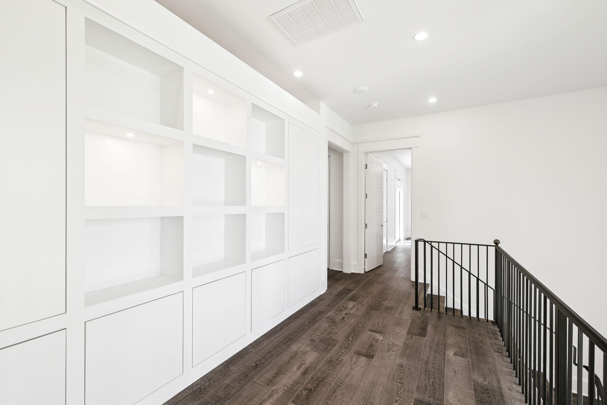 CHURCHILL OAKS - Residential