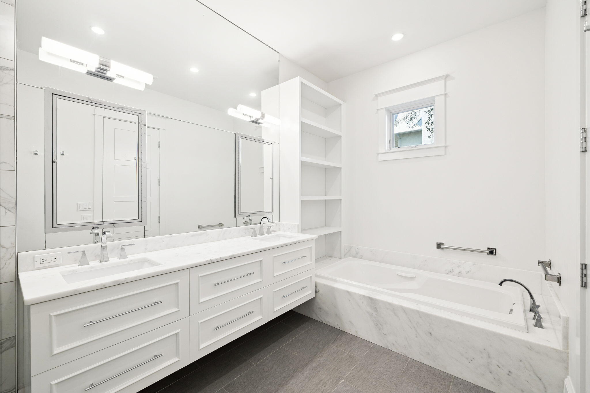 CHURCHILL OAKS - Residential