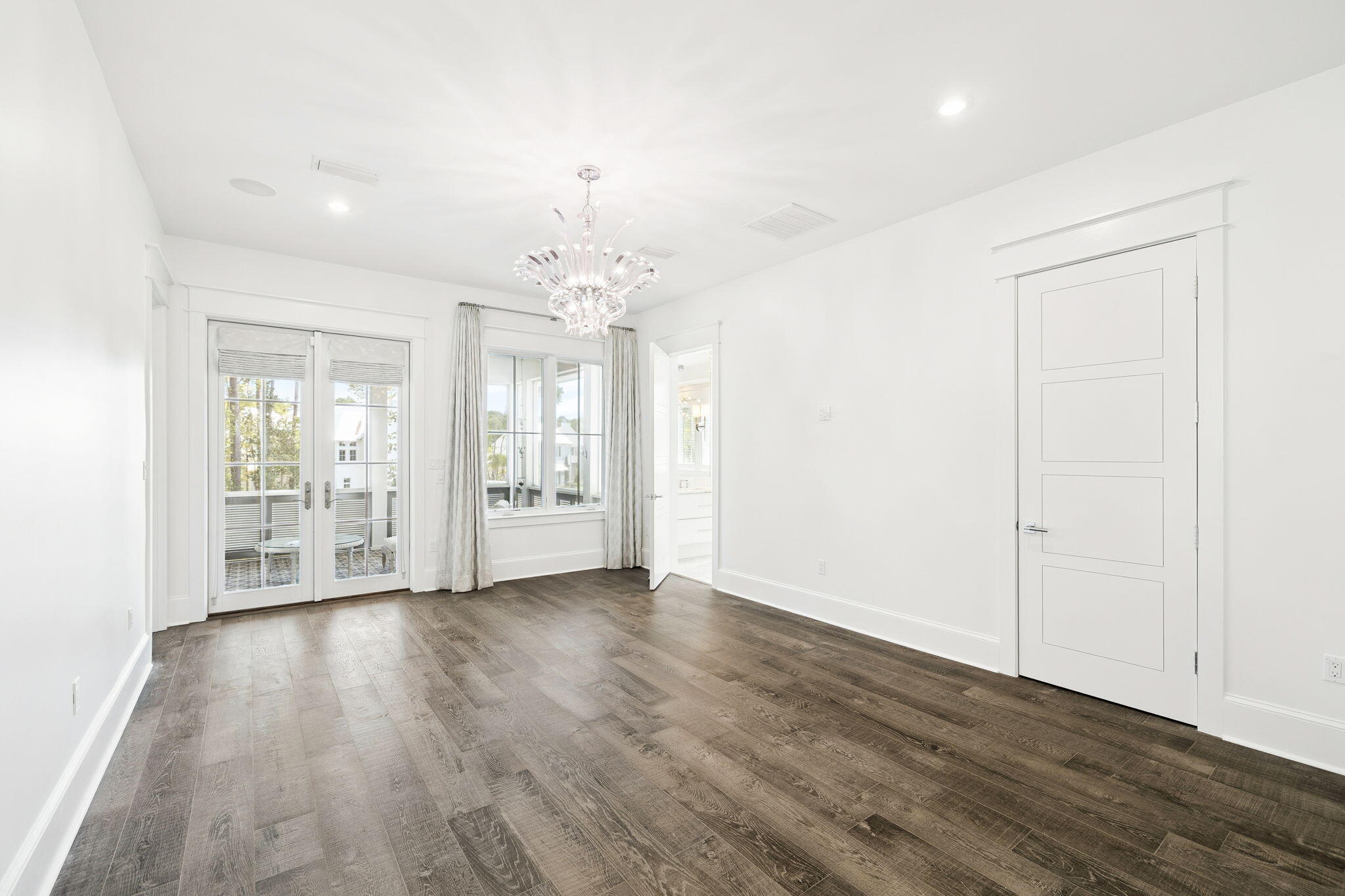 CHURCHILL OAKS - Residential