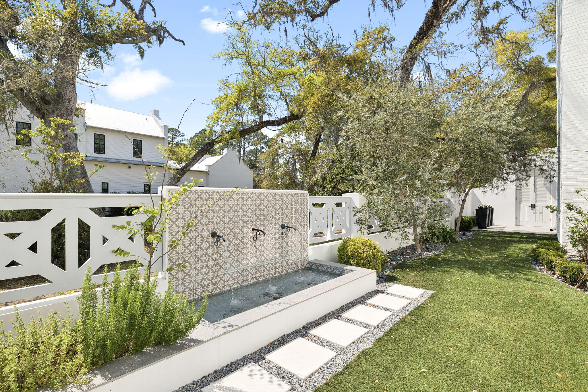 CHURCHILL OAKS - Residential