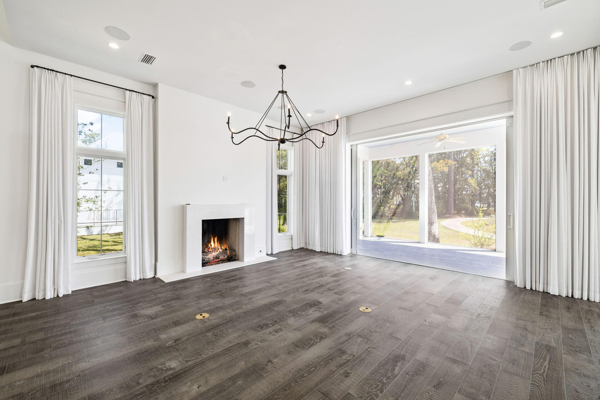 CHURCHILL OAKS - Residential