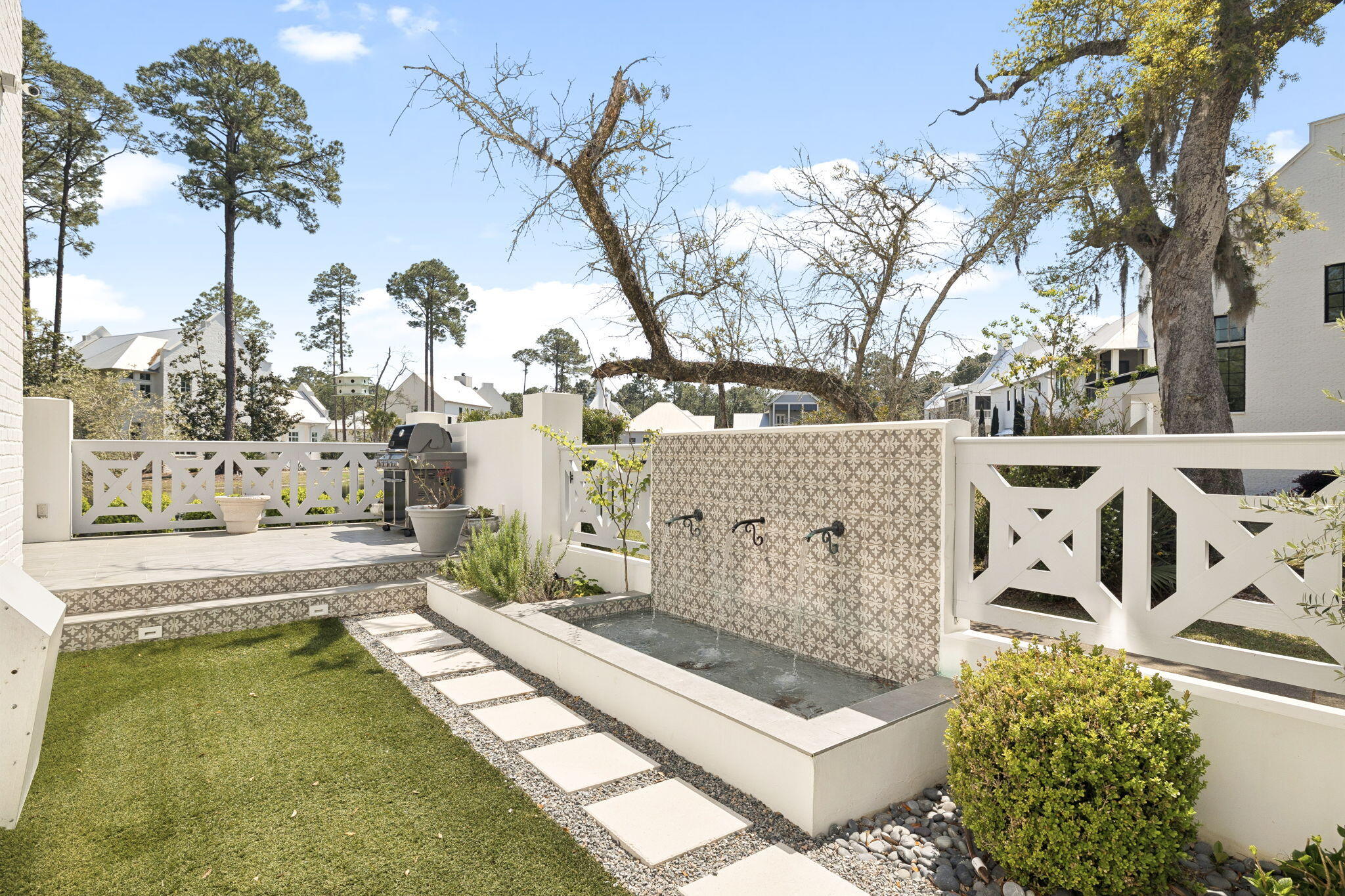 CHURCHILL OAKS - Residential