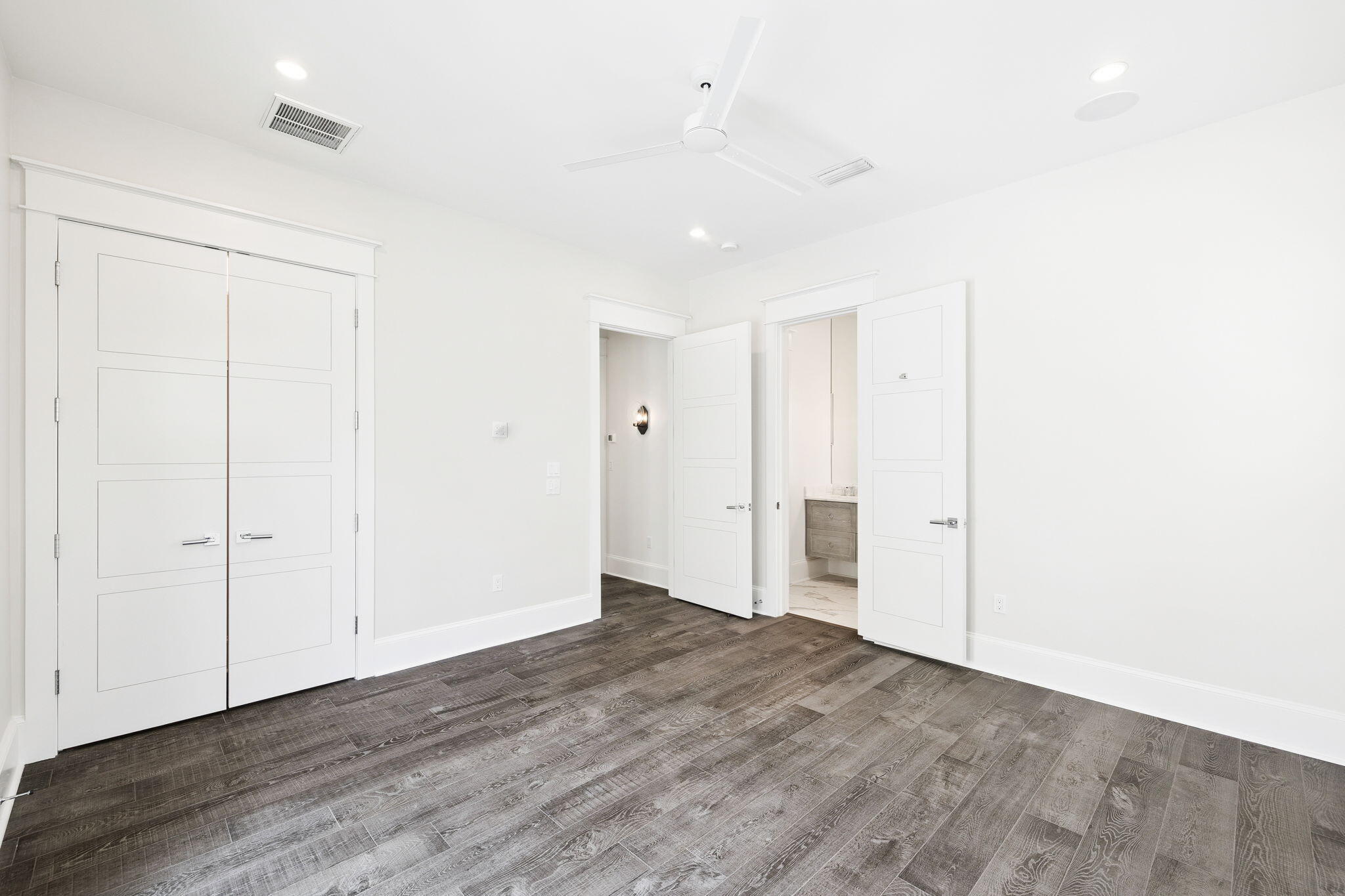 CHURCHILL OAKS - Residential