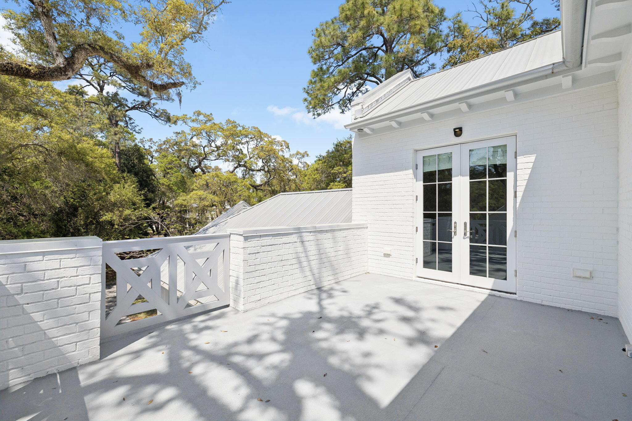 CHURCHILL OAKS - Residential