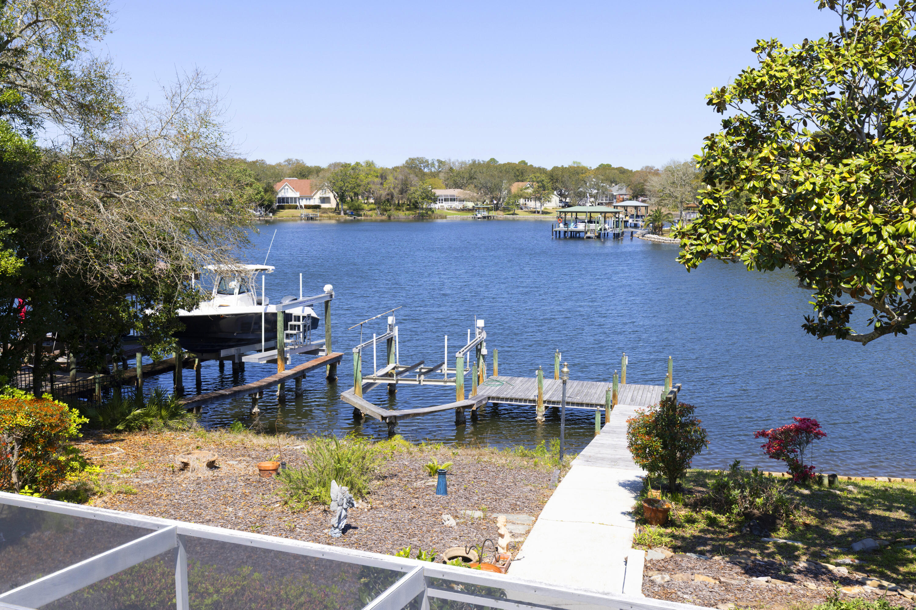 LAKE POINTE - Residential