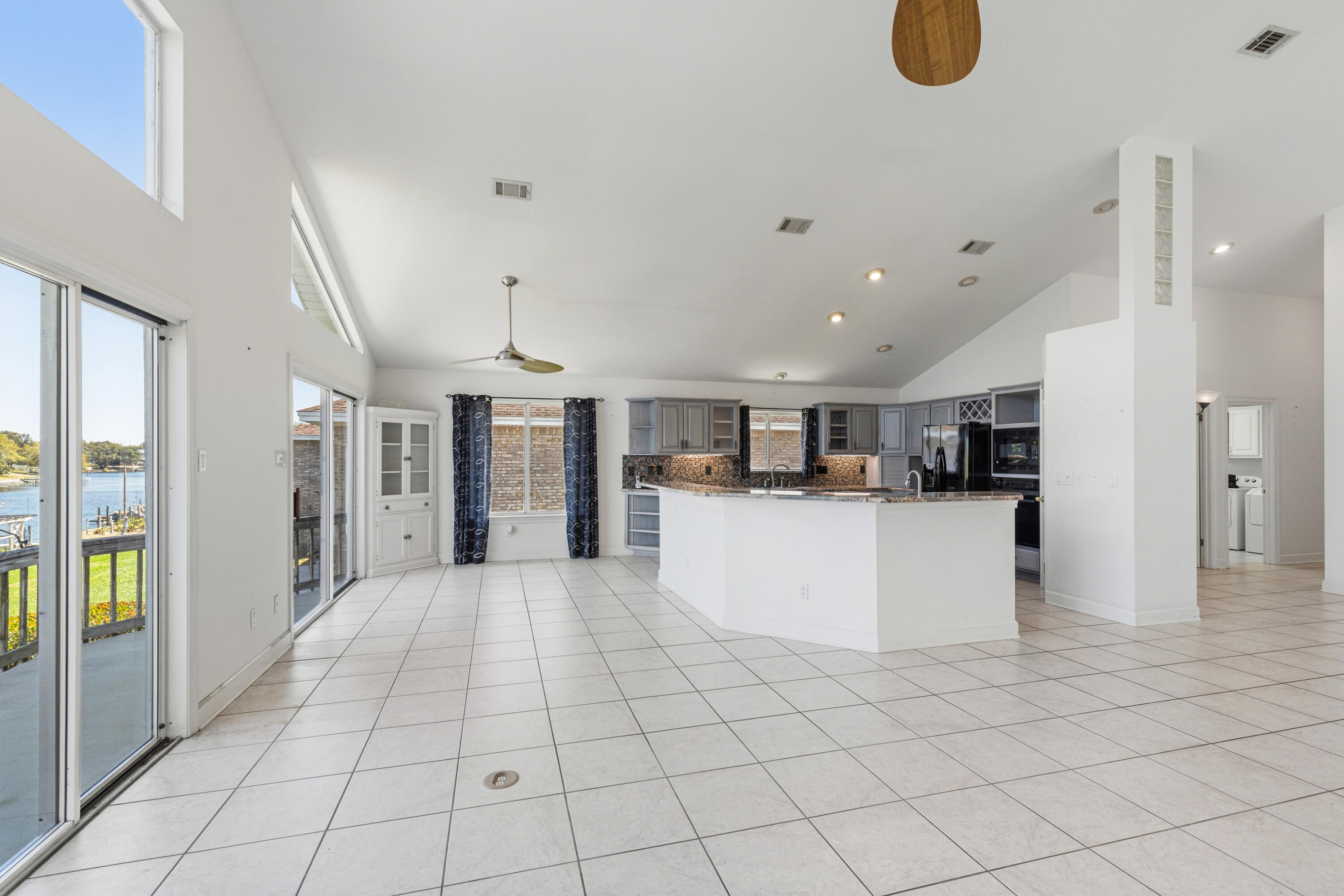 LAKE POINTE - Residential