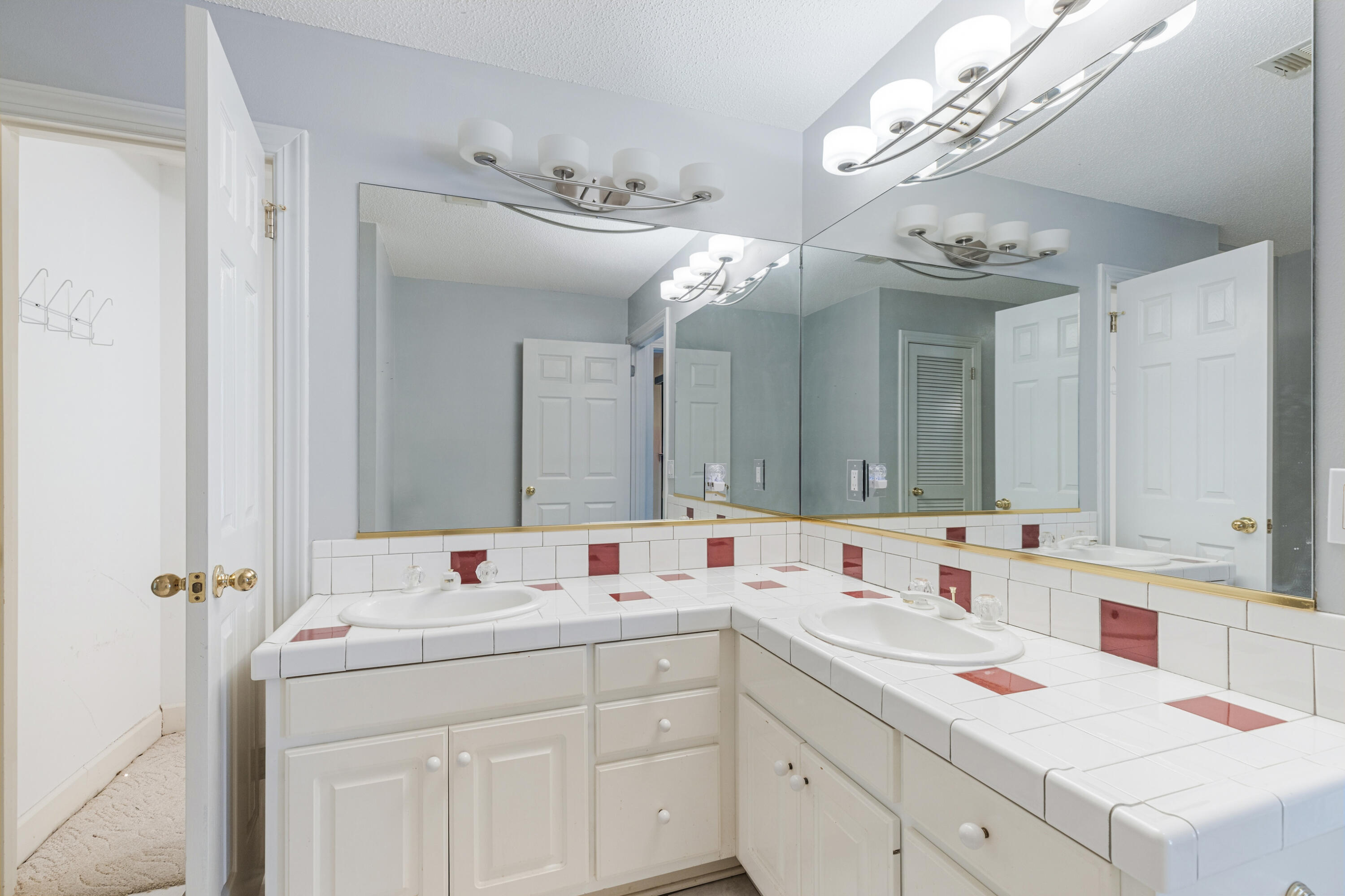 LAKE POINTE - Residential