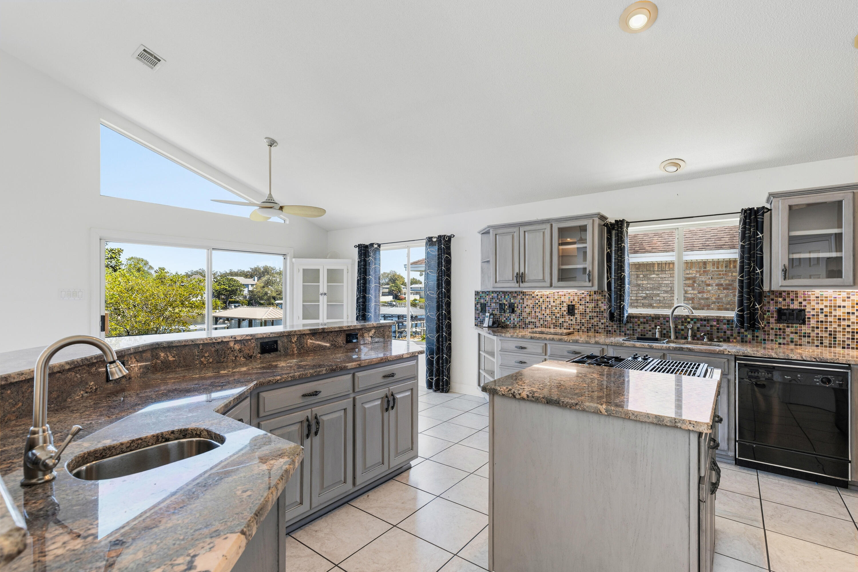 LAKE POINTE - Residential