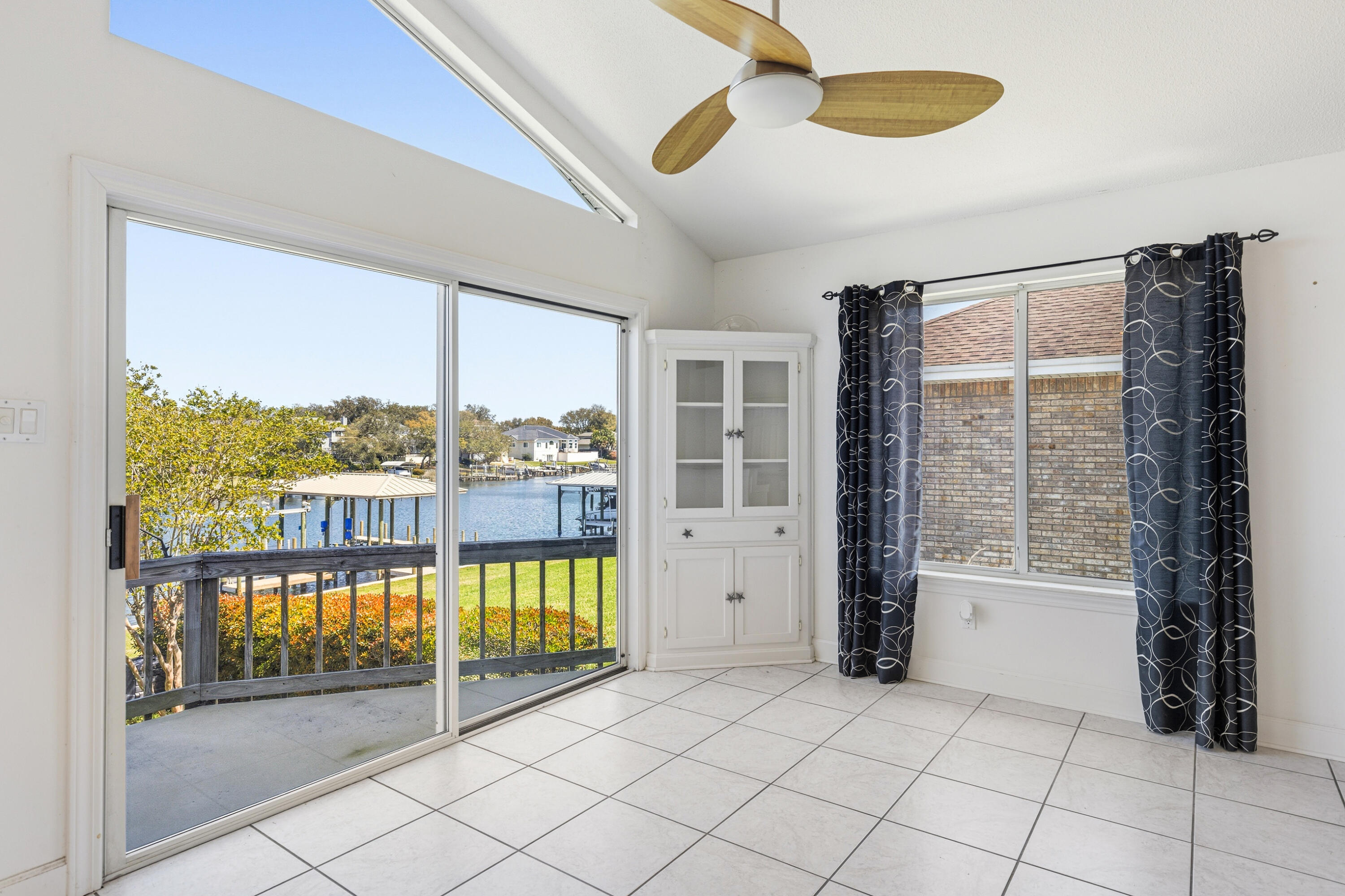 LAKE POINTE - Residential