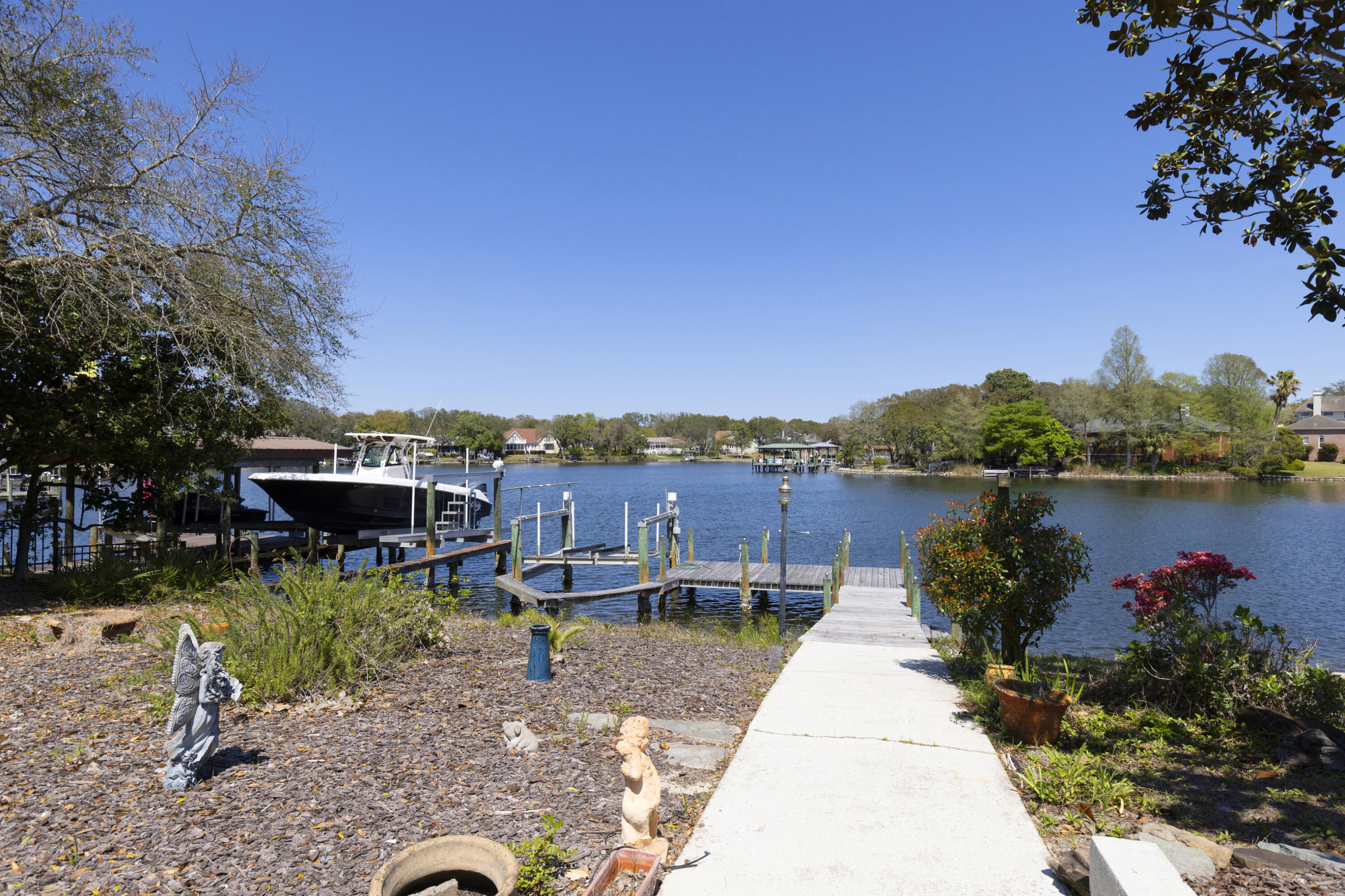 LAKE POINTE - Residential