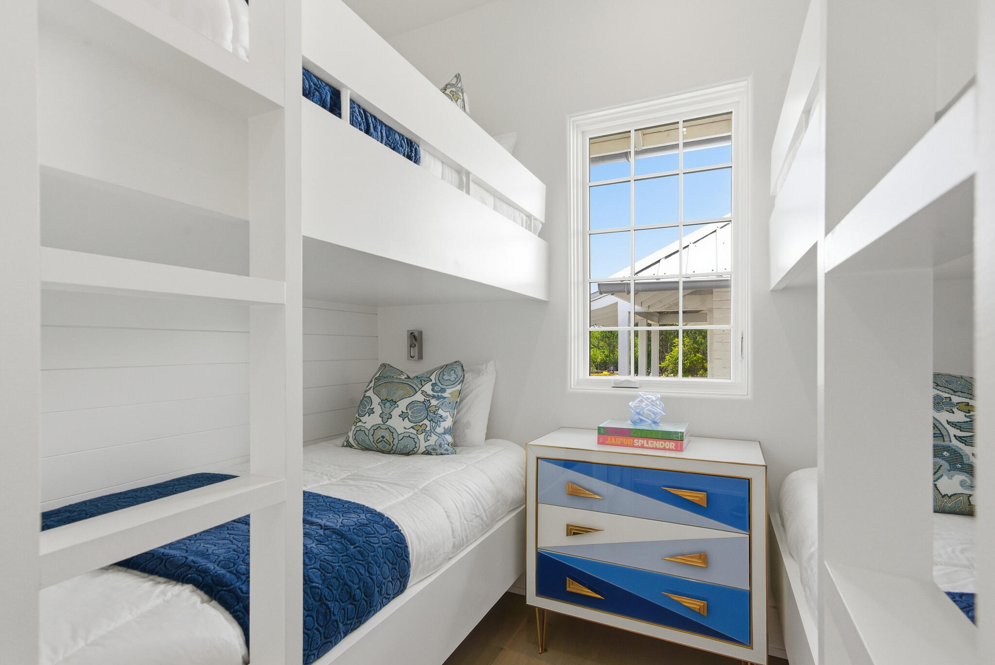 CHURCHILL OAKS - Residential