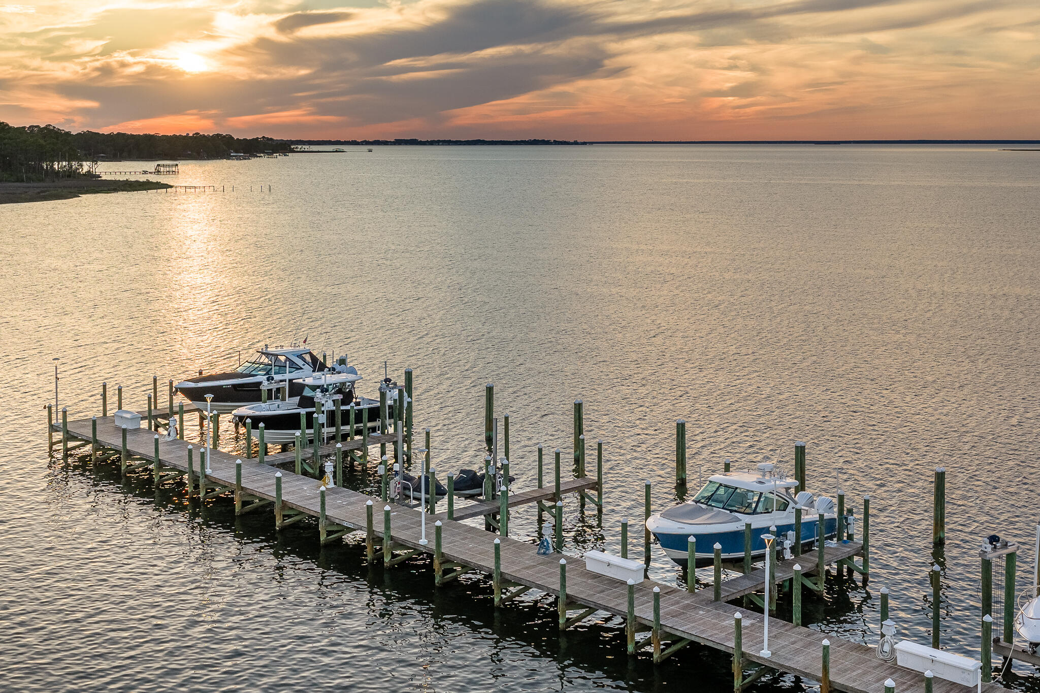 CHURCHILL OAKS - Residential