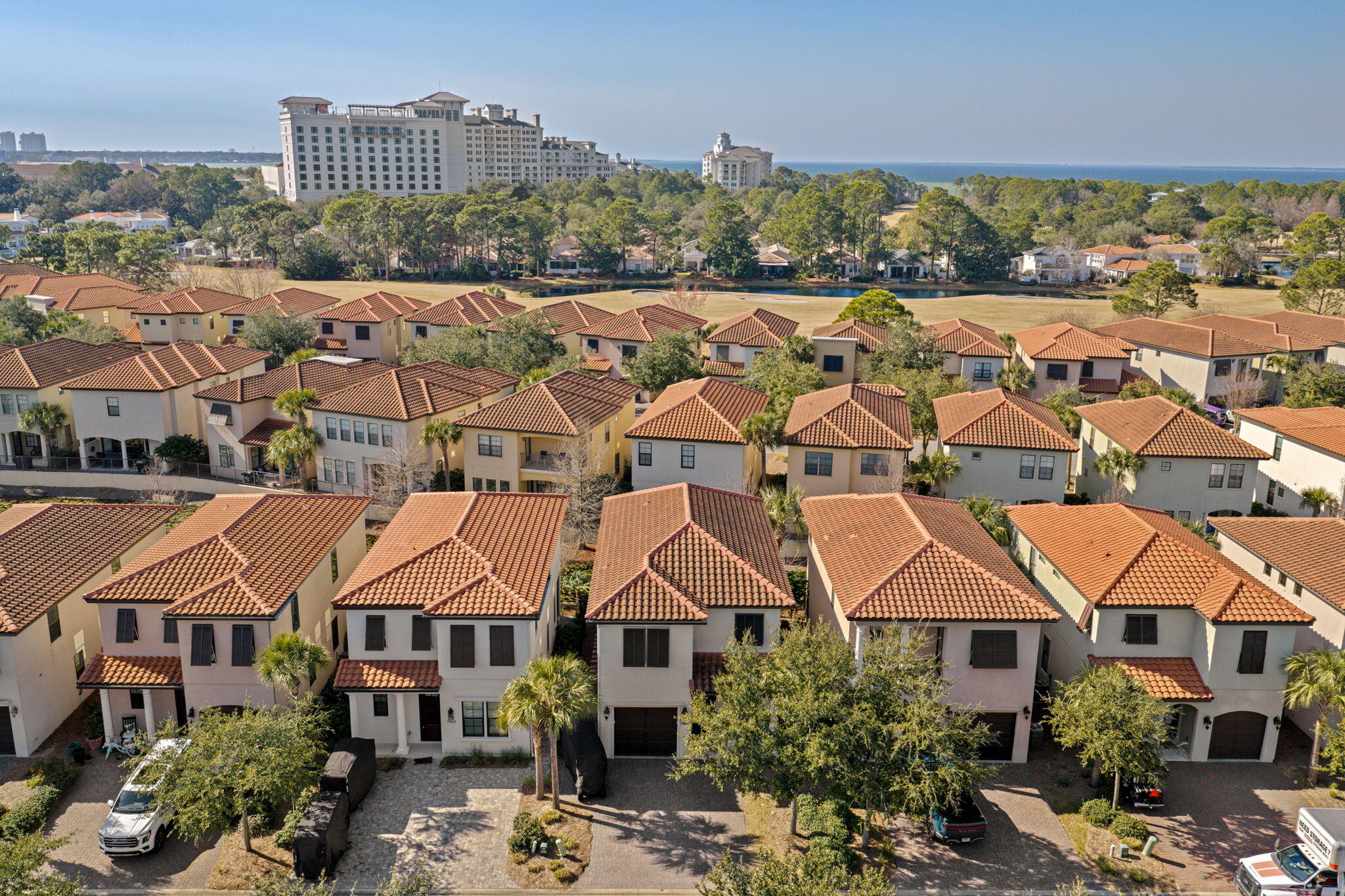 VILLA LAGO - Residential