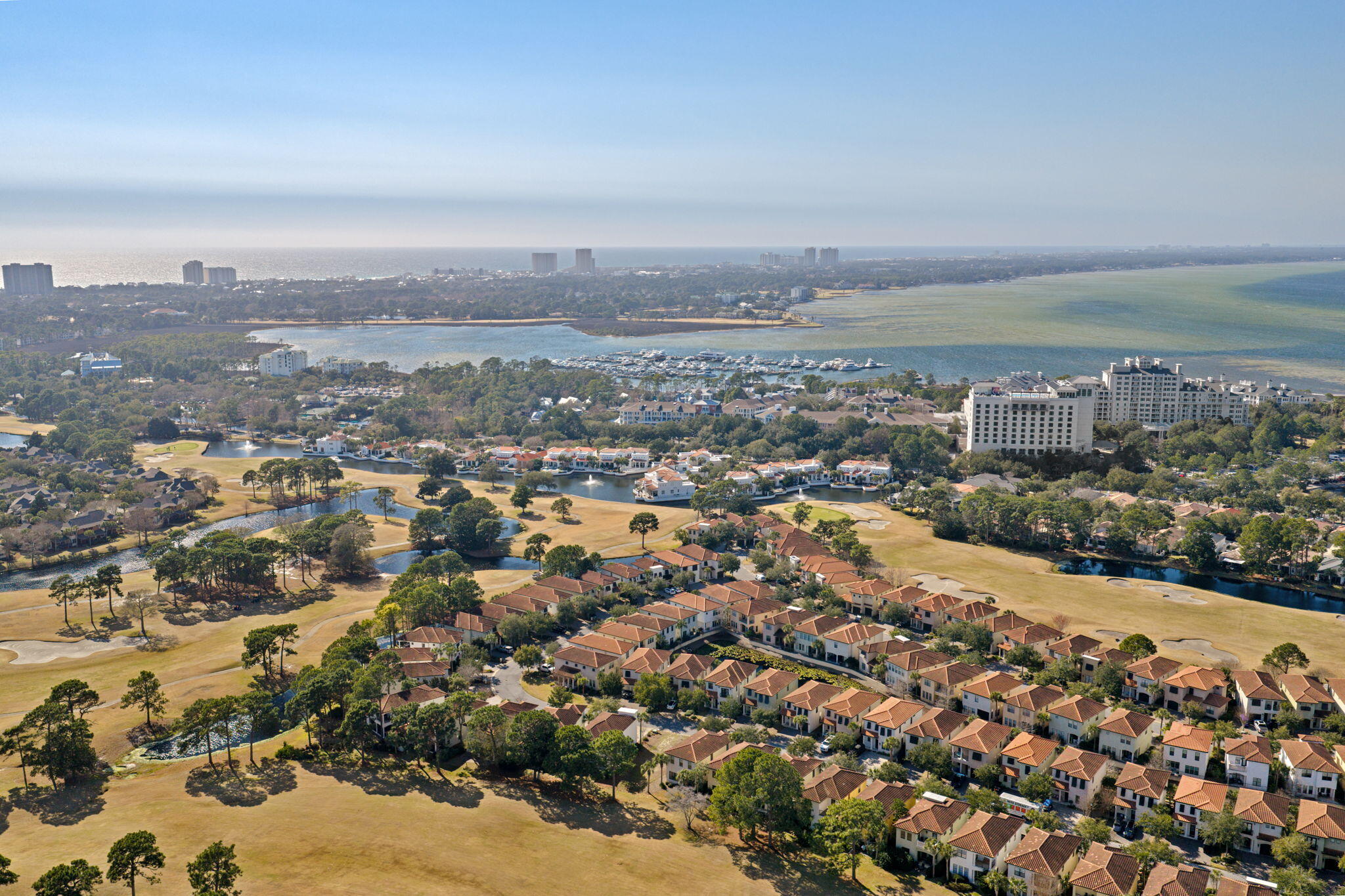 VILLA LAGO - Residential