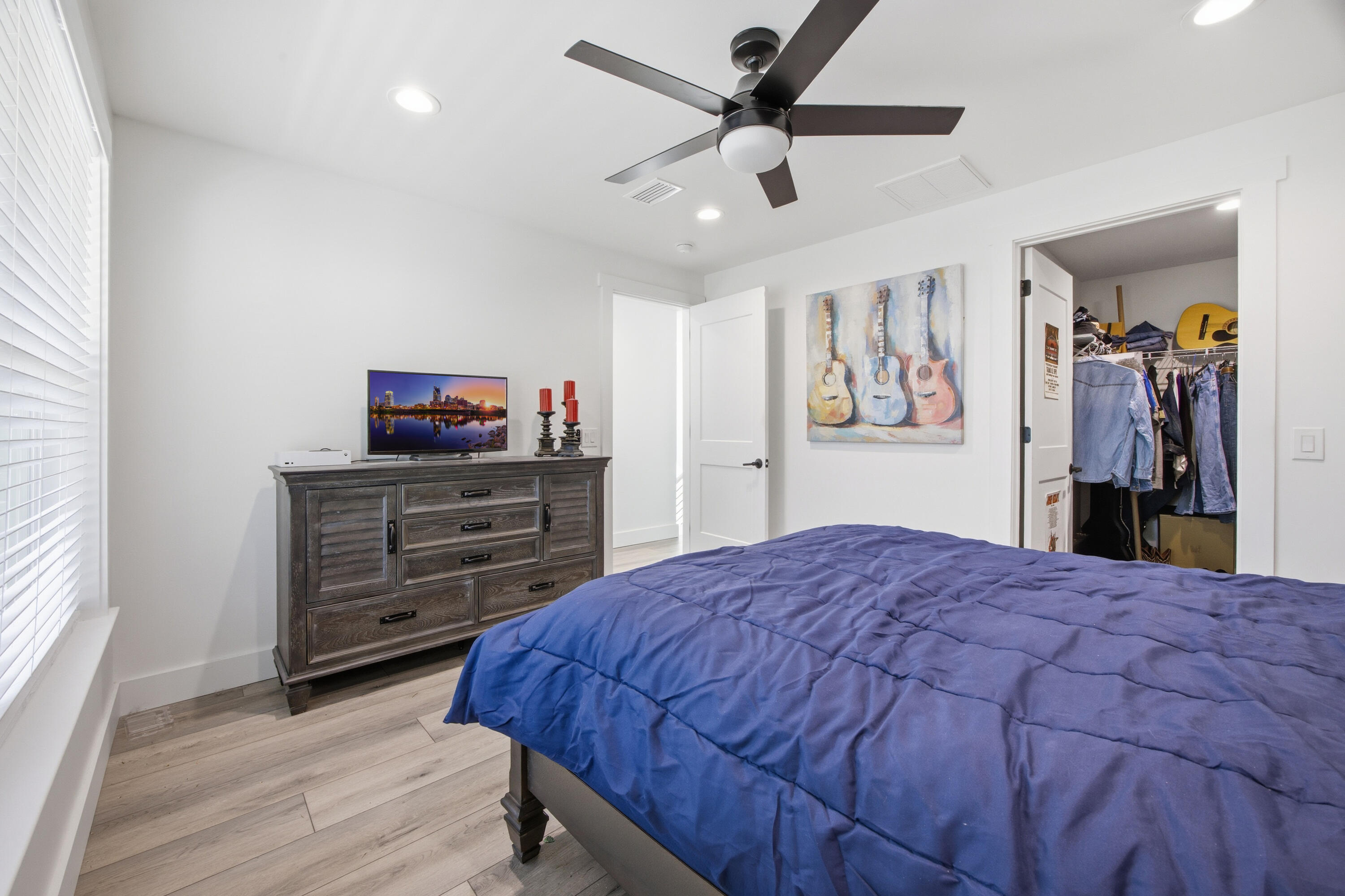 HIDDEN GROVE - Residential