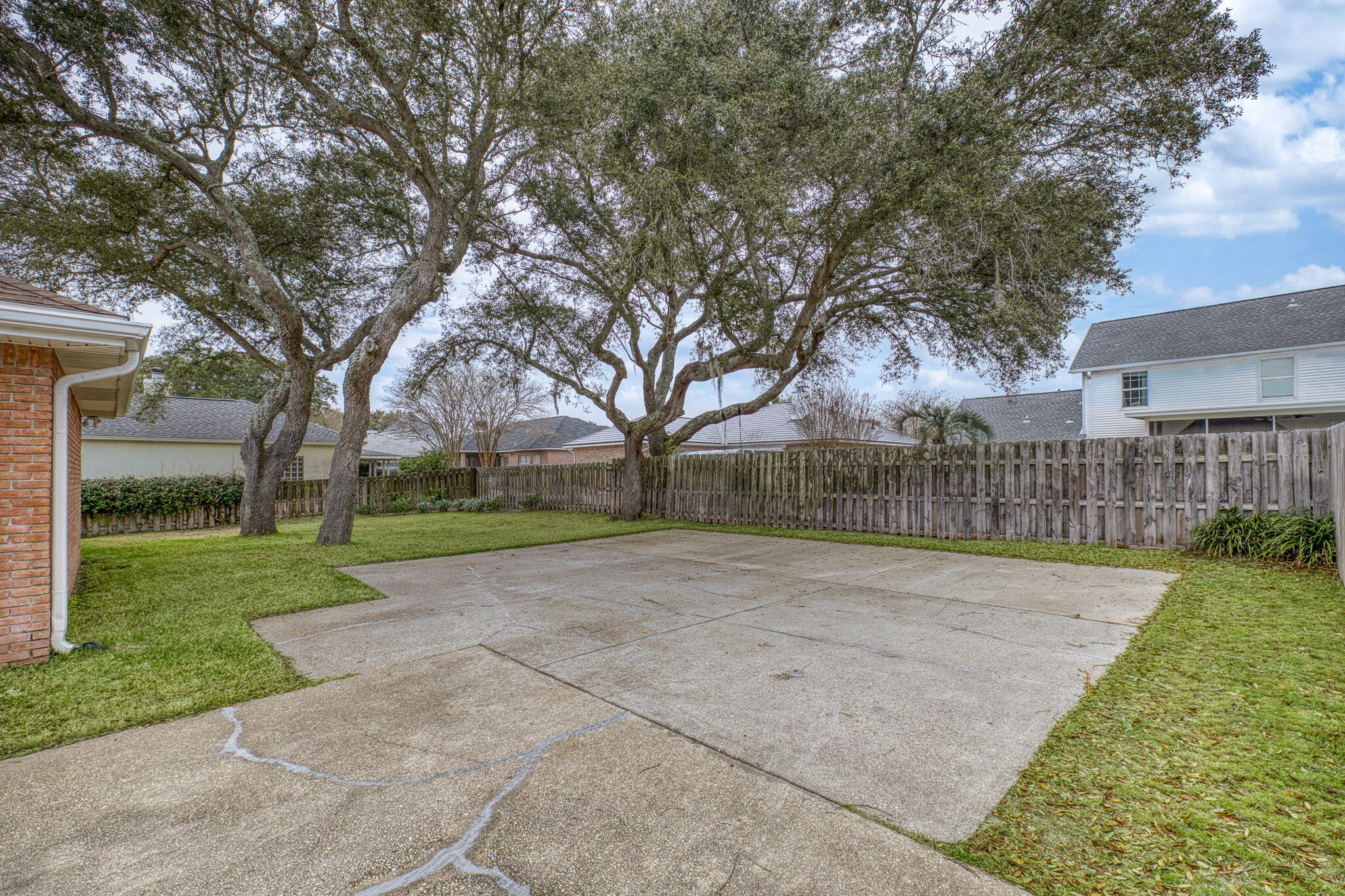 LAKE POINTE - Residential