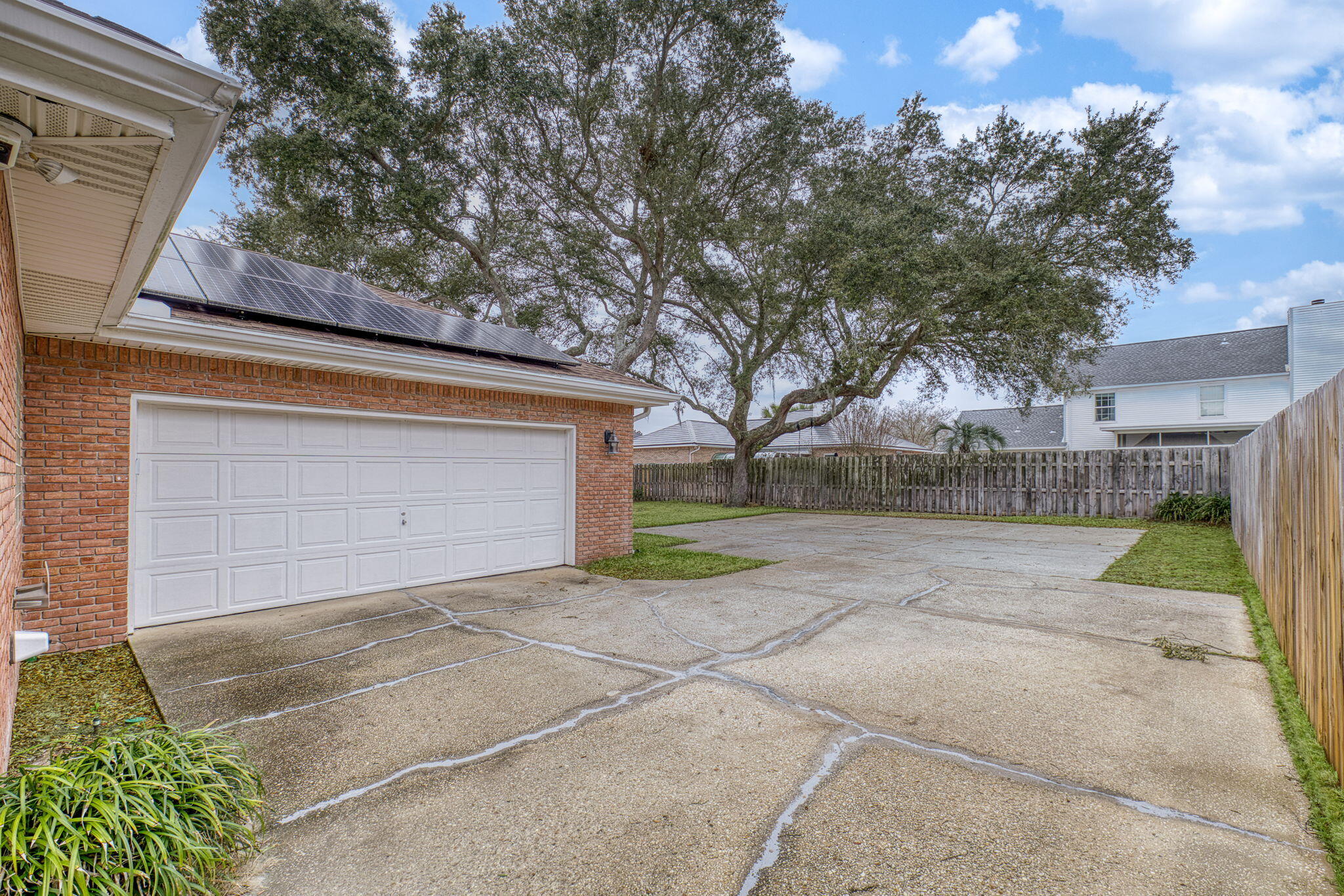 LAKE POINTE - Residential