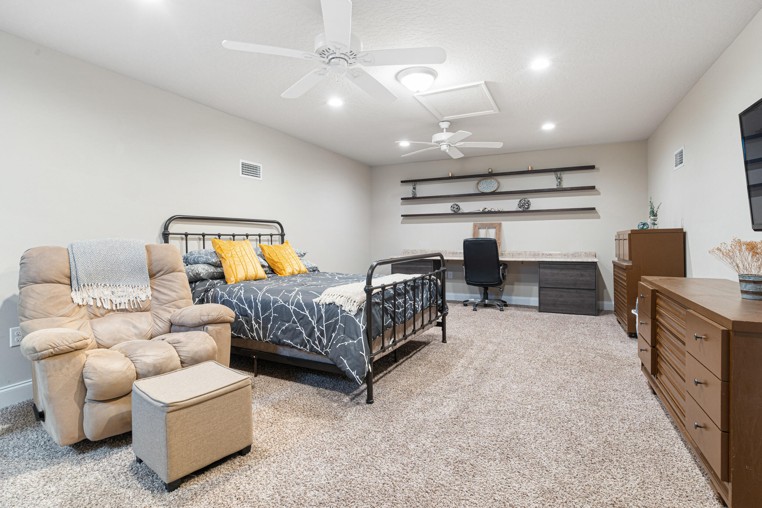 CHANAN ESTATES 1ST ADDN - Residential