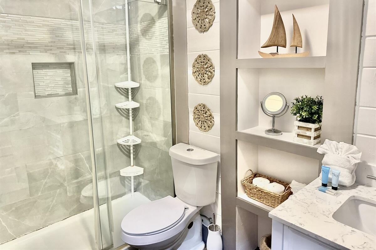 LAGUNA BEACH 6TH ADDN - Residential