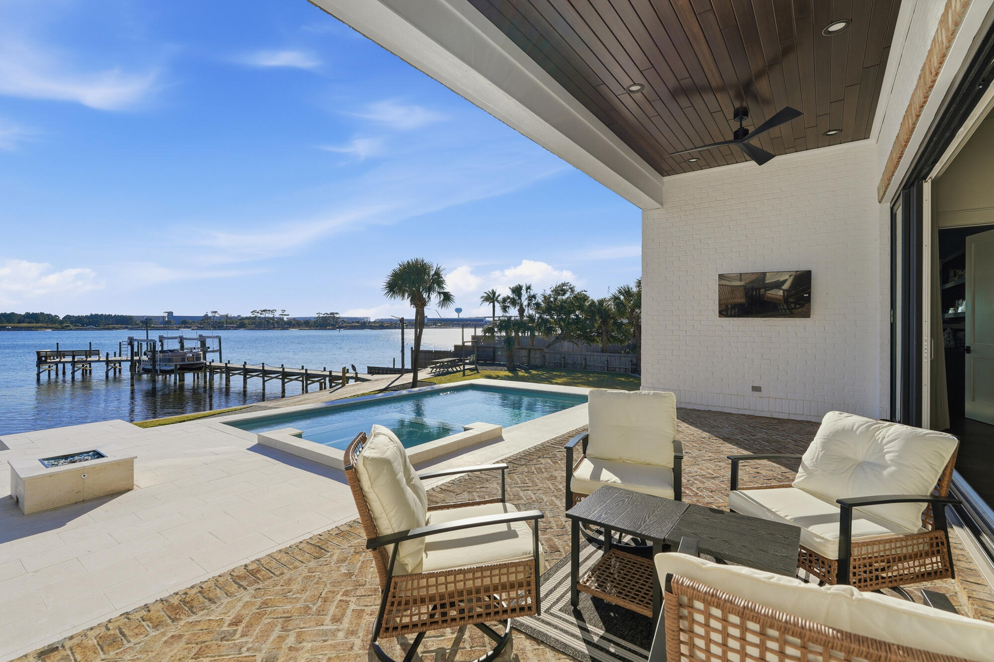 BOOMER'S CORNER - Residential