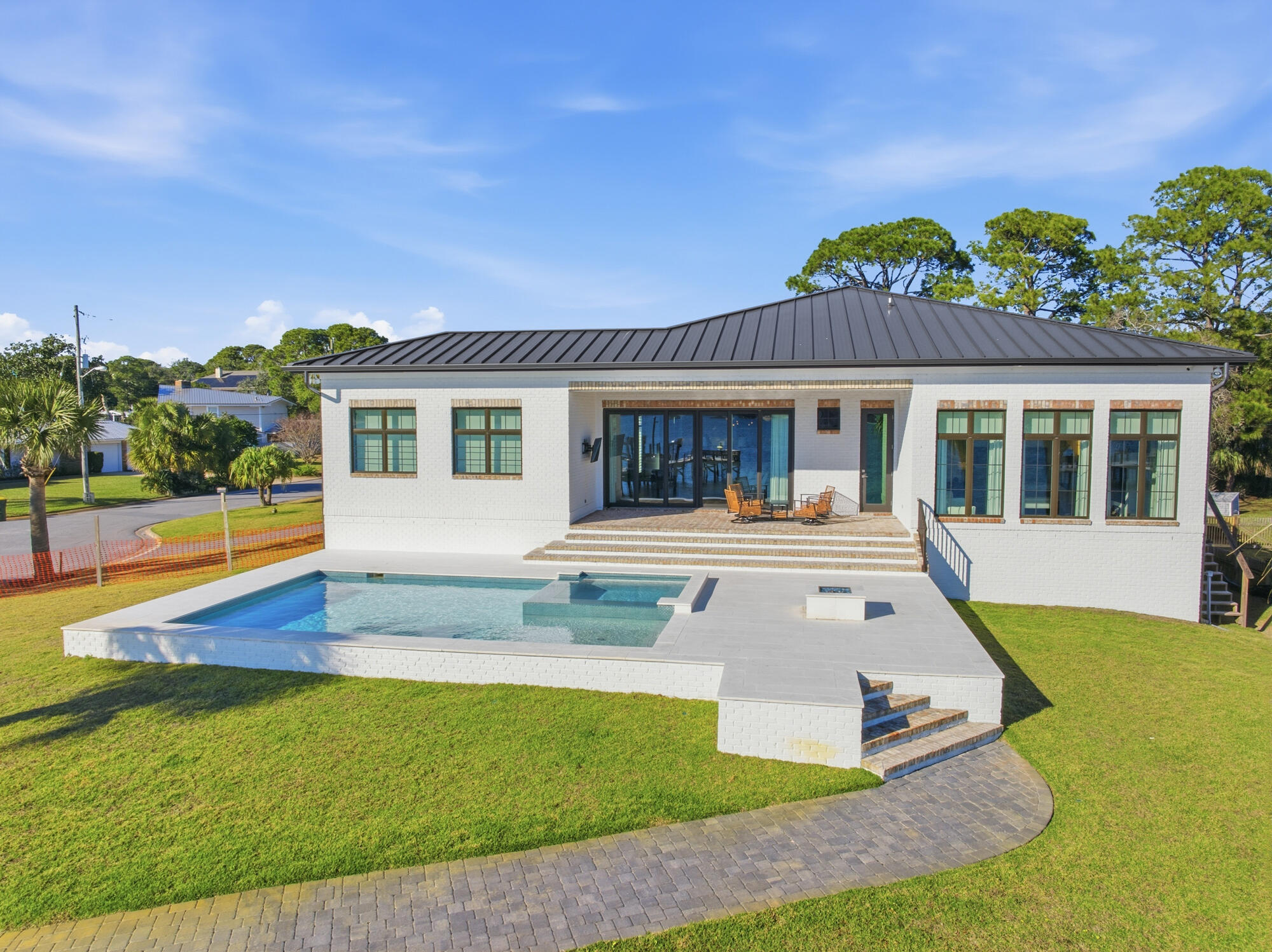 BOOMER'S CORNER - Residential