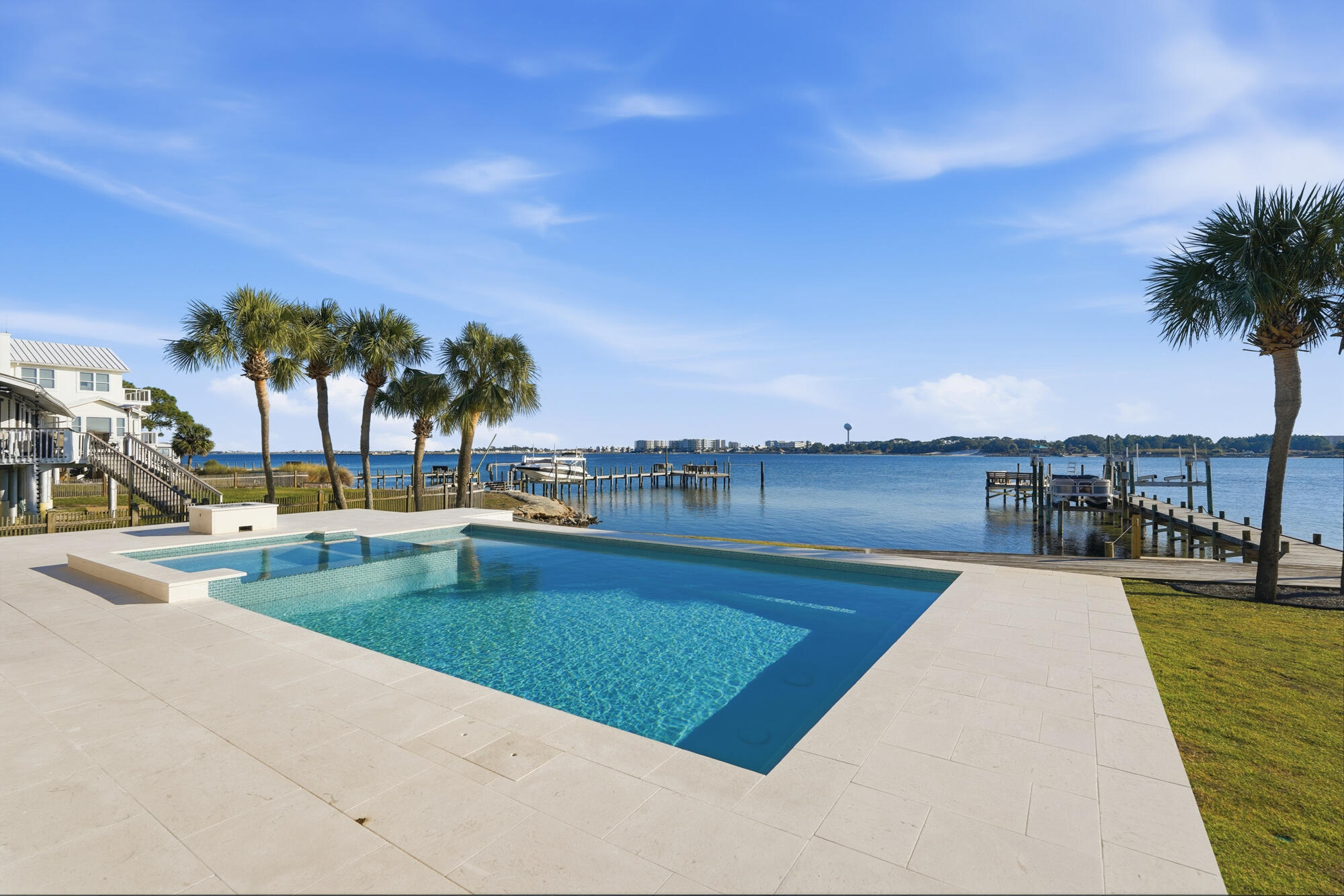 BOOMER'S CORNER - Residential