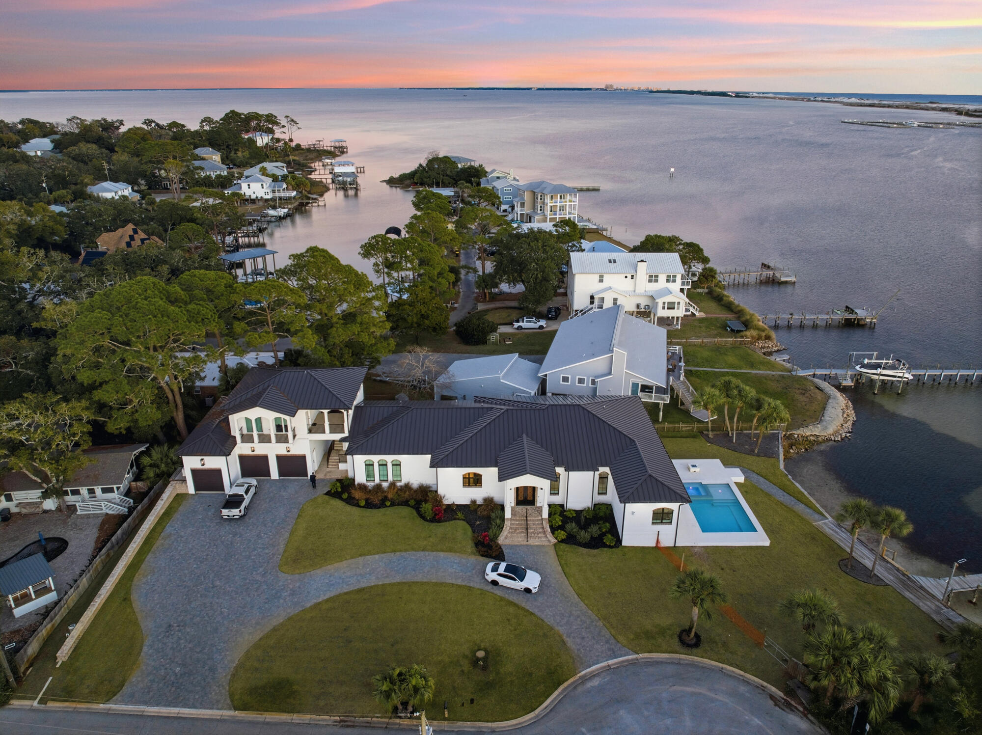 BOOMER'S CORNER - Residential