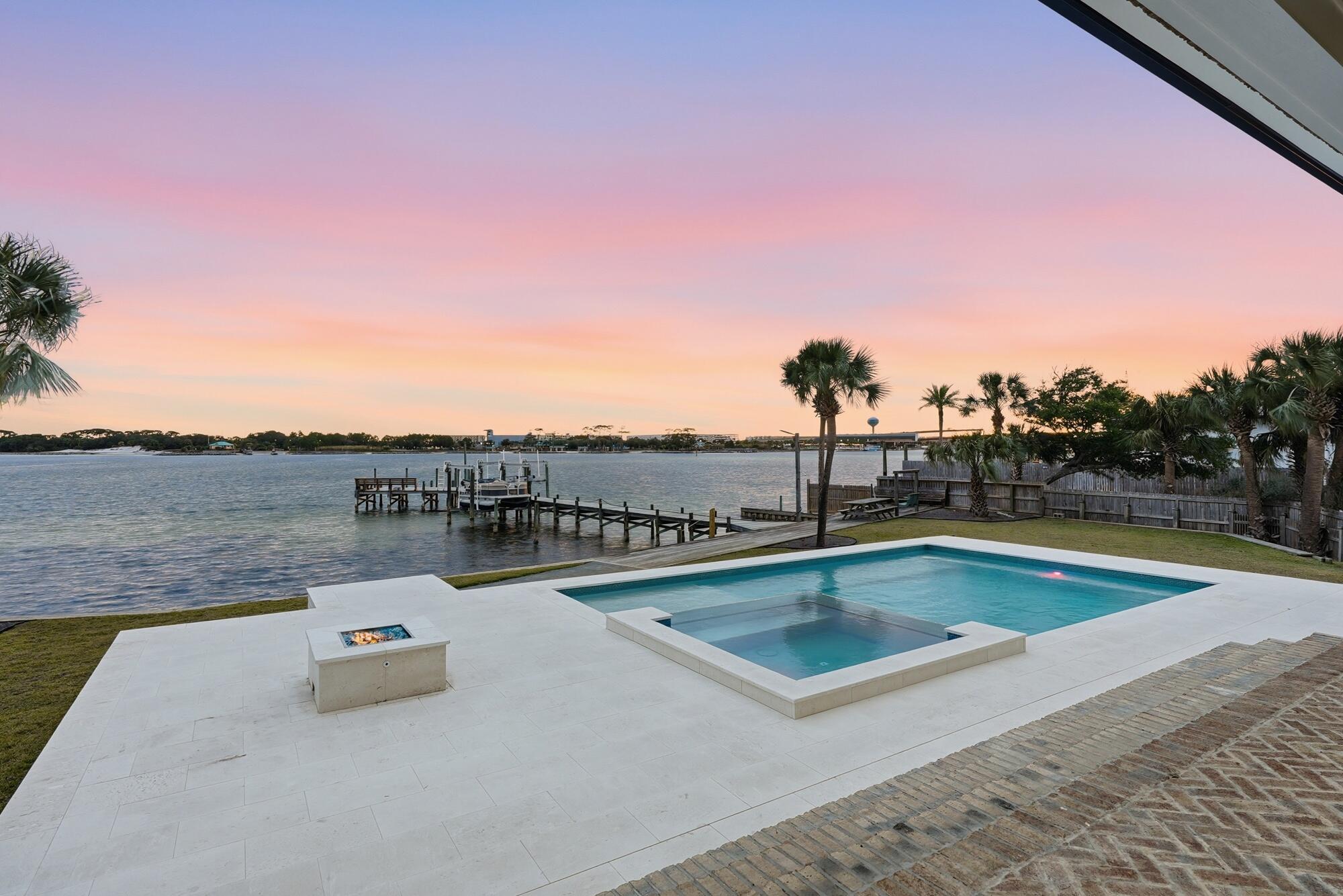 BOOMER'S CORNER - Residential