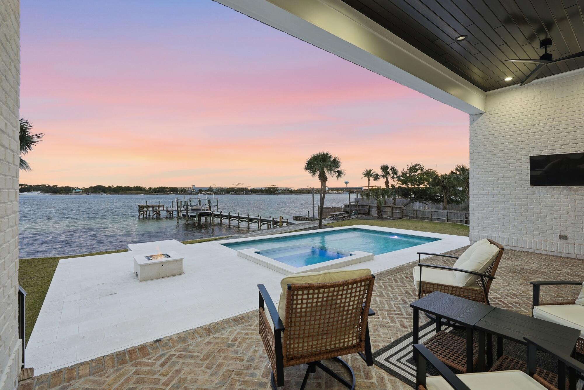 BOOMER'S CORNER - Residential