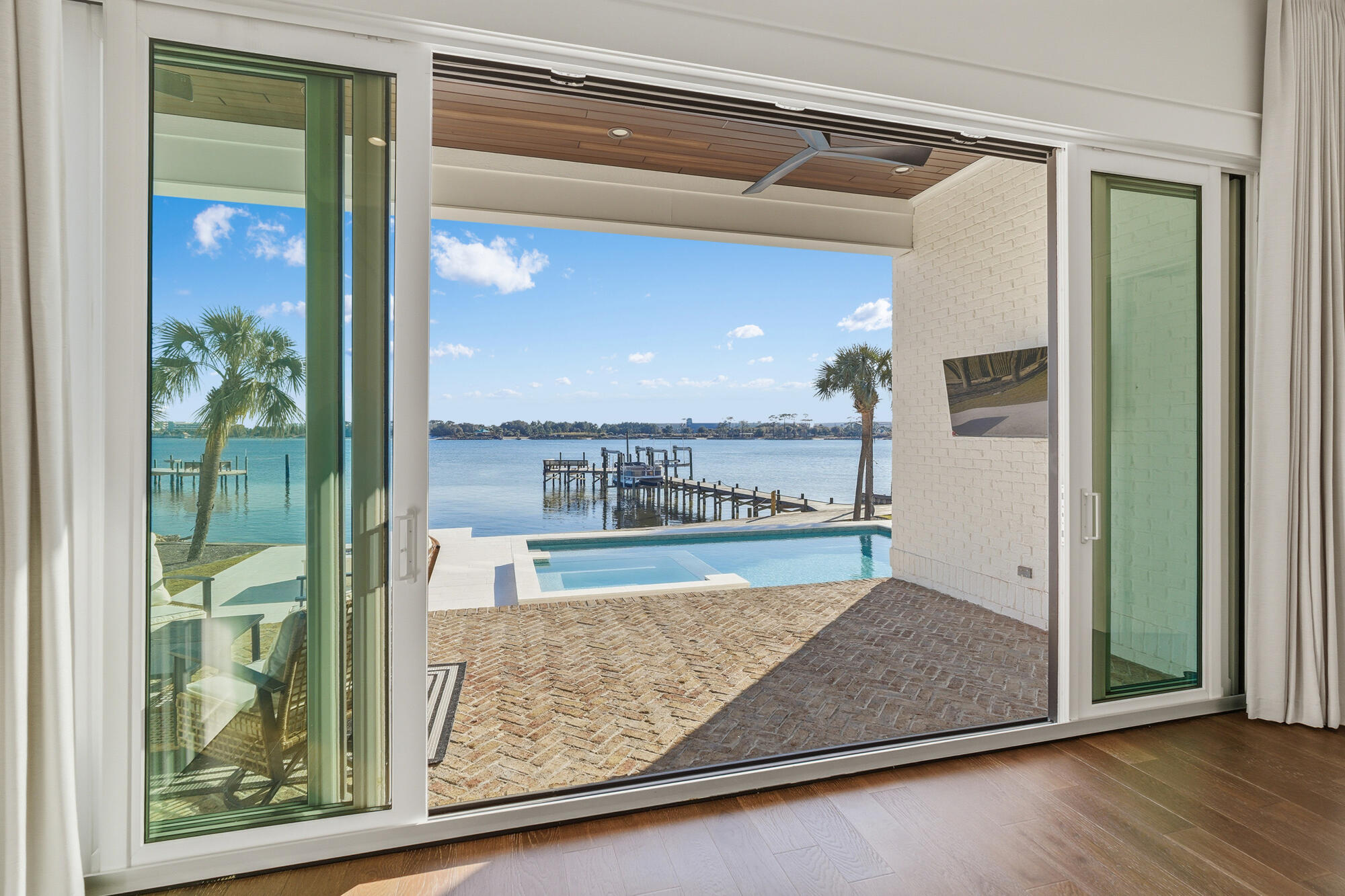 BOOMER'S CORNER - Residential