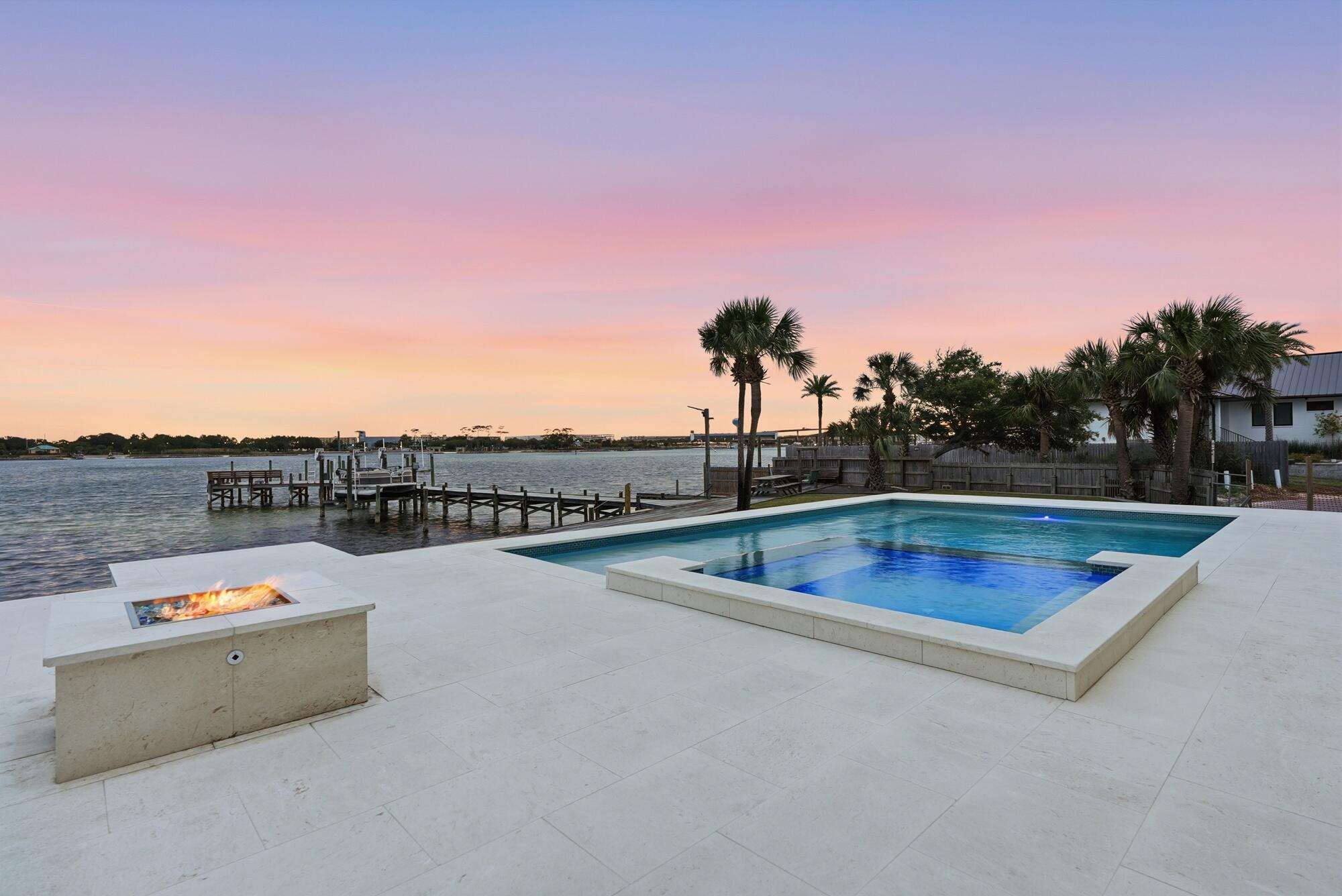 BOOMER'S CORNER - Residential