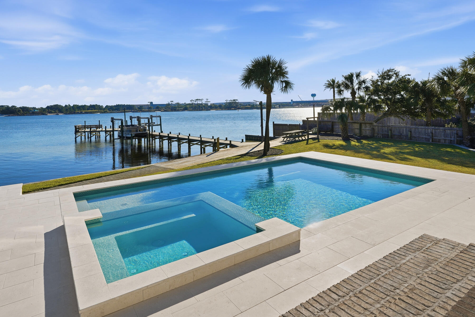 BOOMER'S CORNER - Residential