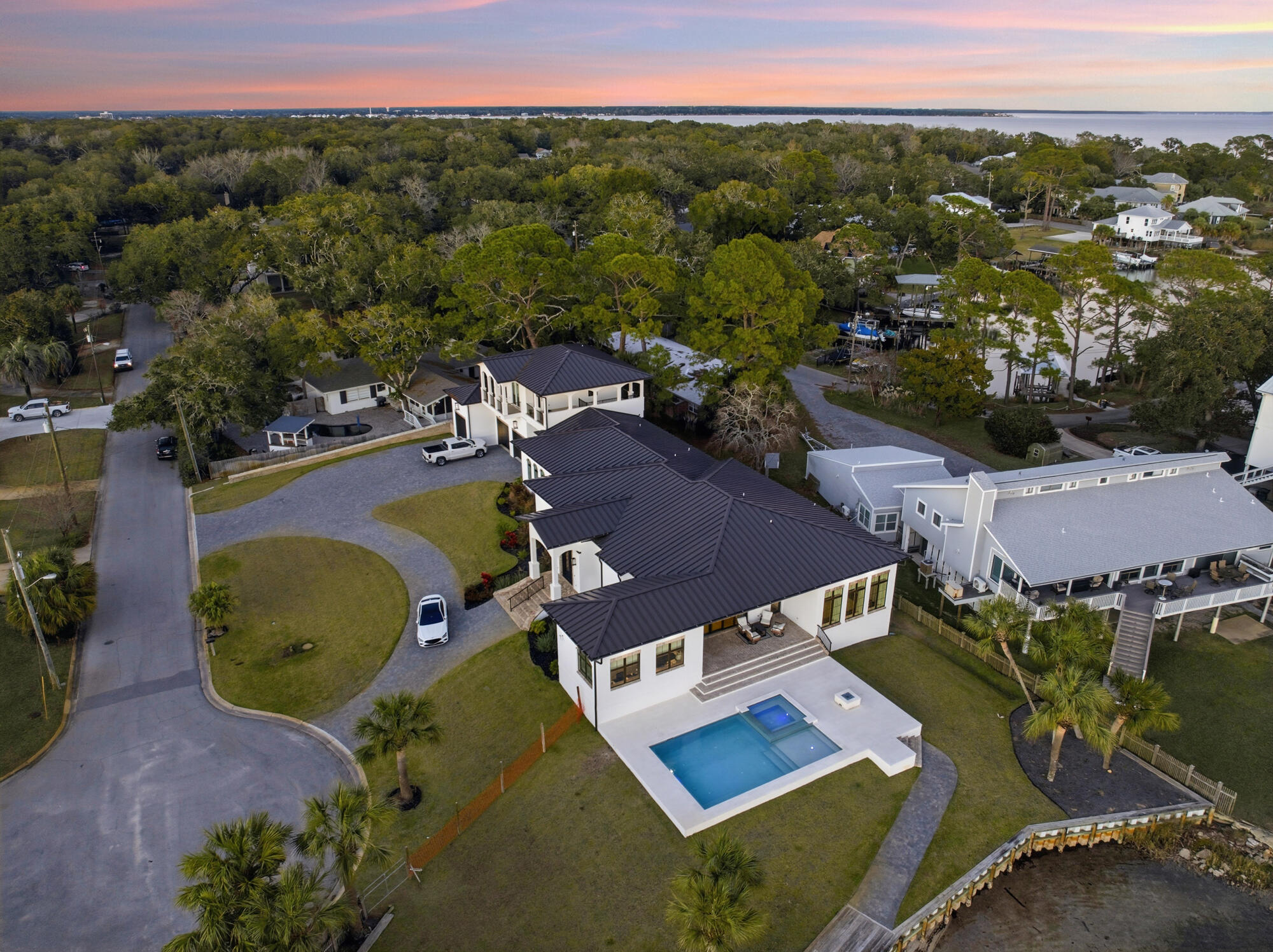 BOOMER'S CORNER - Residential