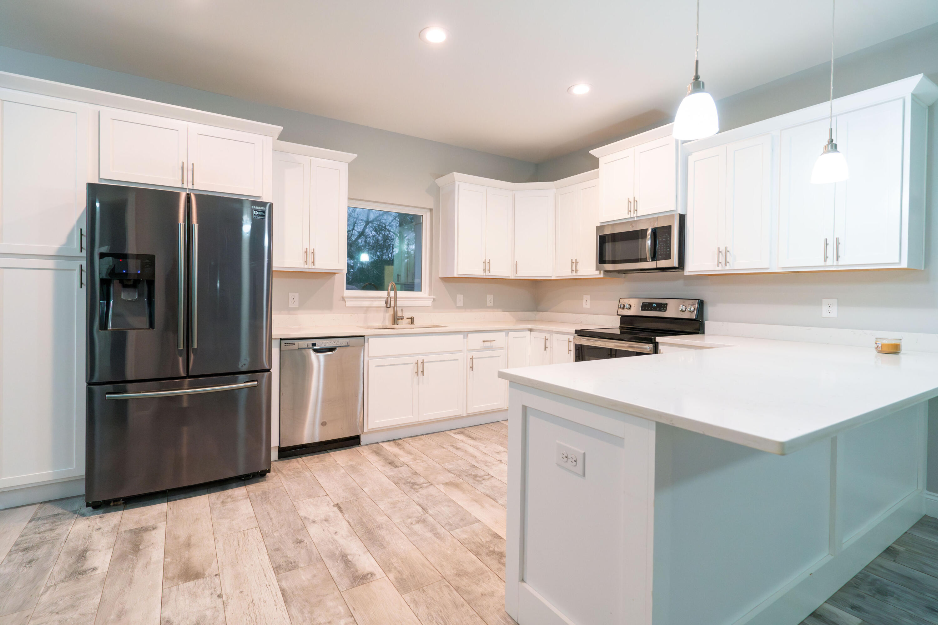 CRESCENT SHORES - Residential