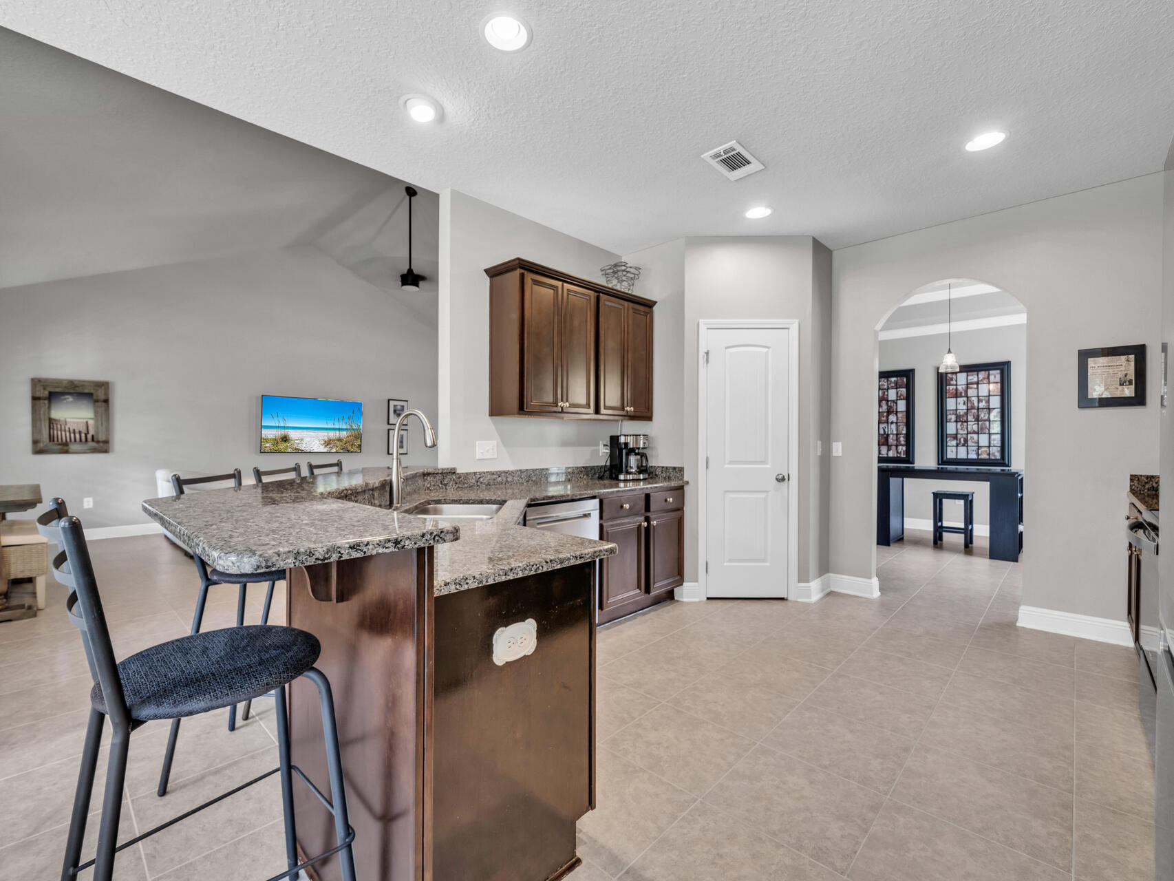 WHISPERING LAKE - Residential