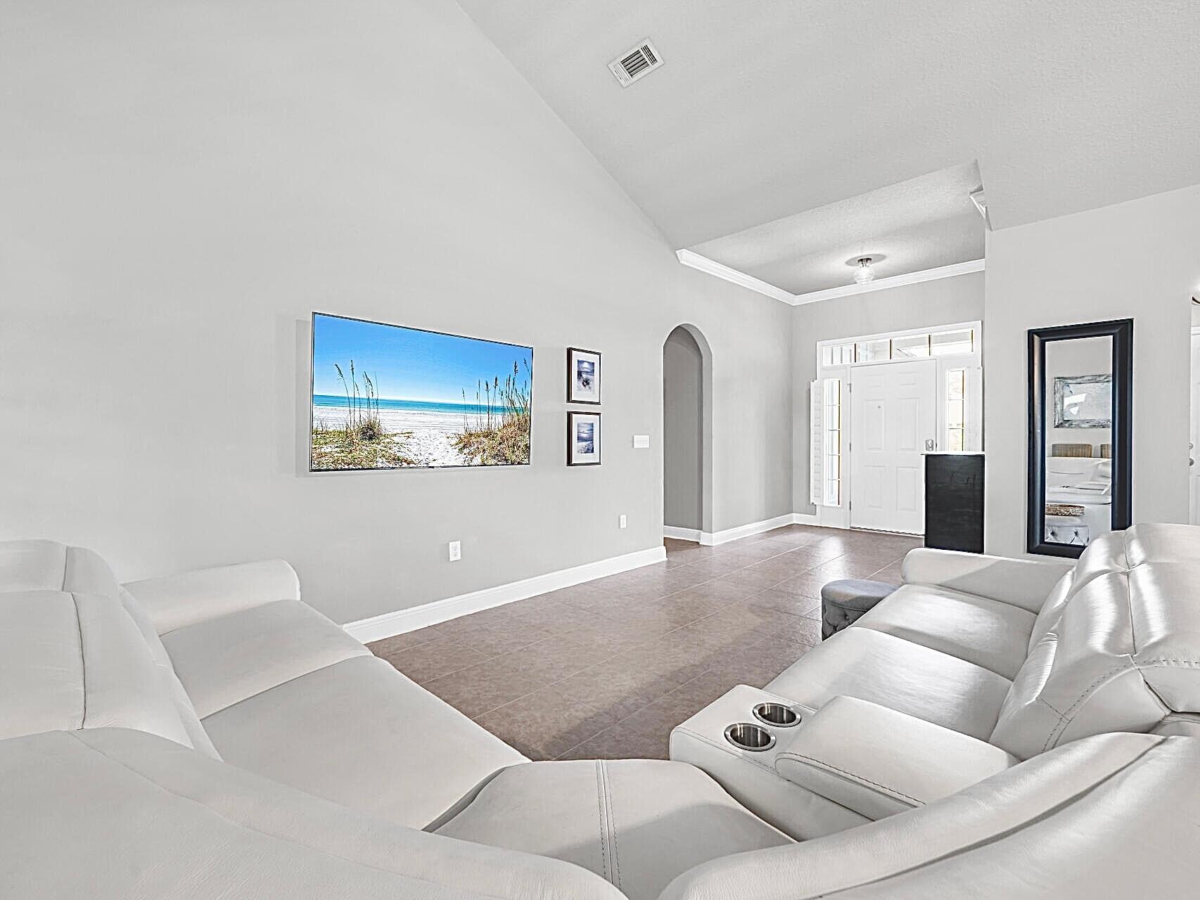 WHISPERING LAKE - Residential